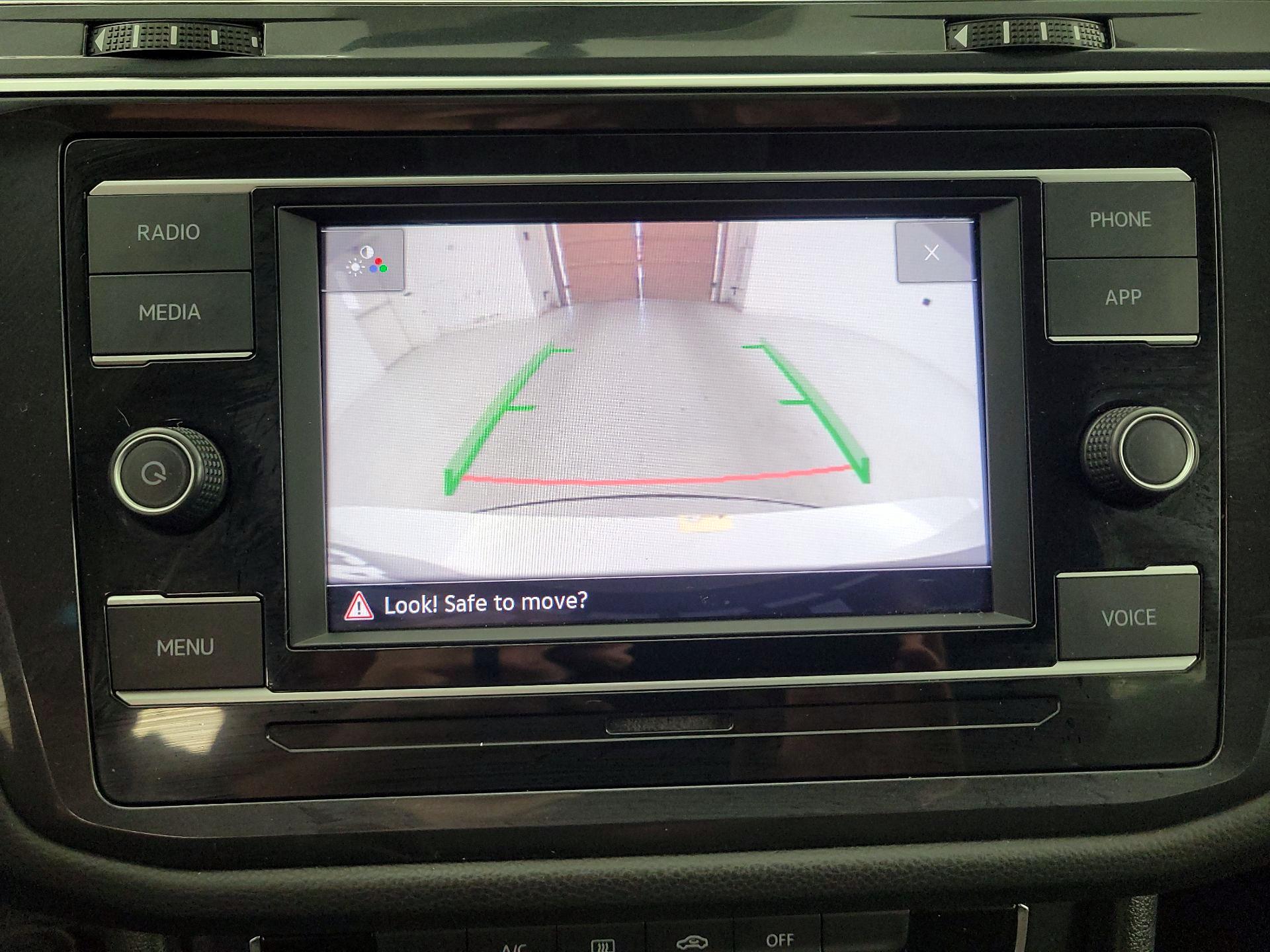 Thumbnail: 2021 Volkswagen Tiguan - 14