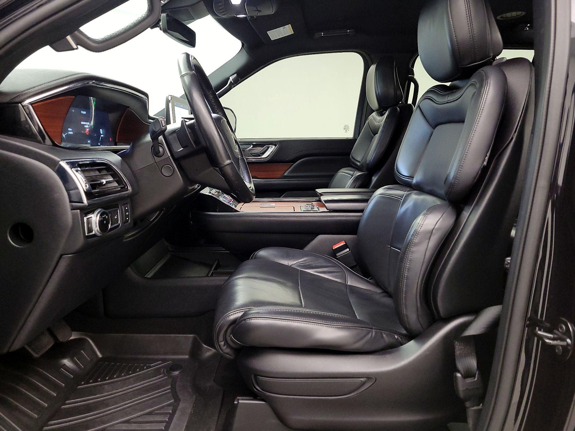 Thumbnail: 2021 Lincoln Navigator - 11