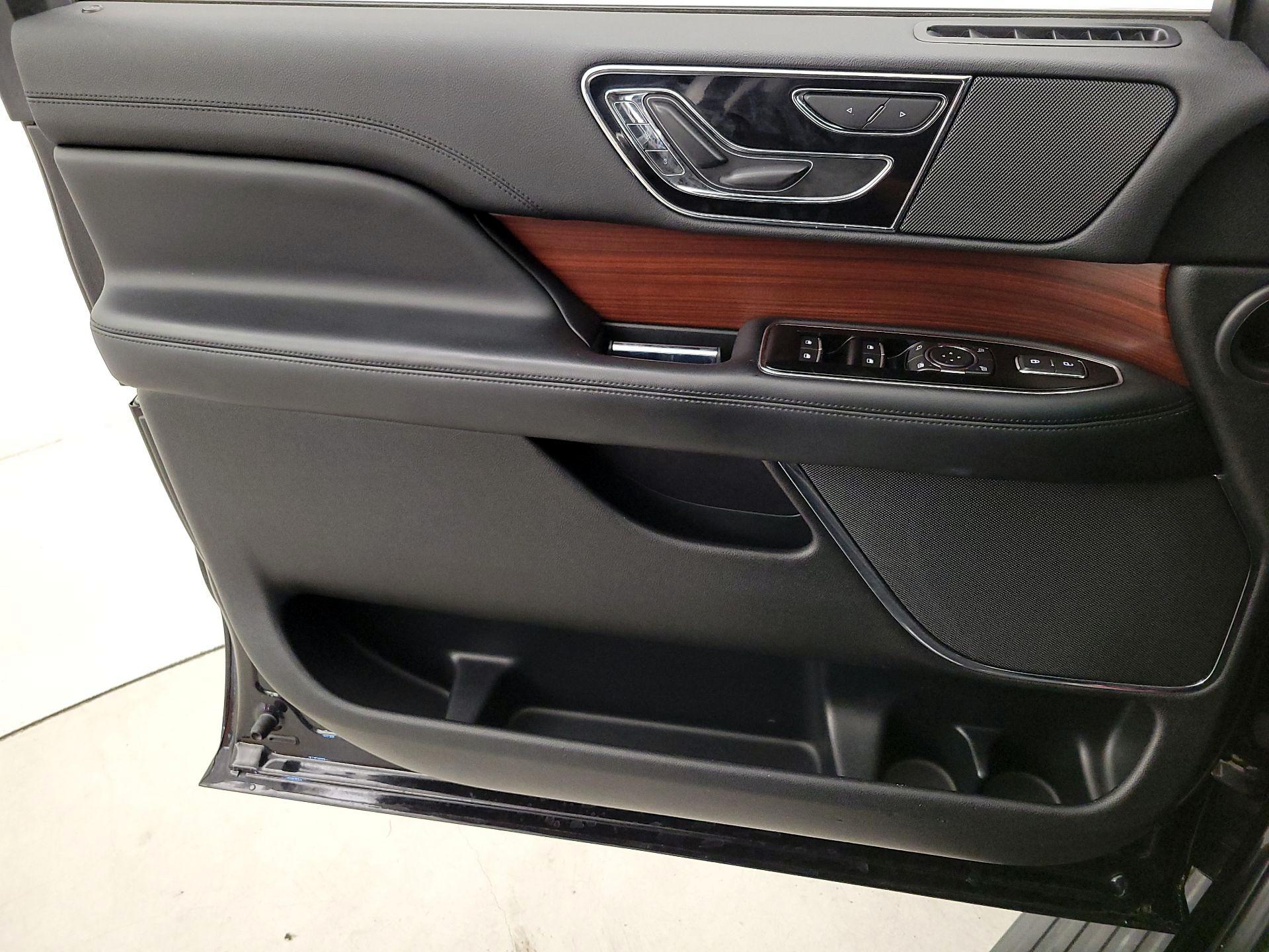 Thumbnail: 2021 Lincoln Navigator - 12