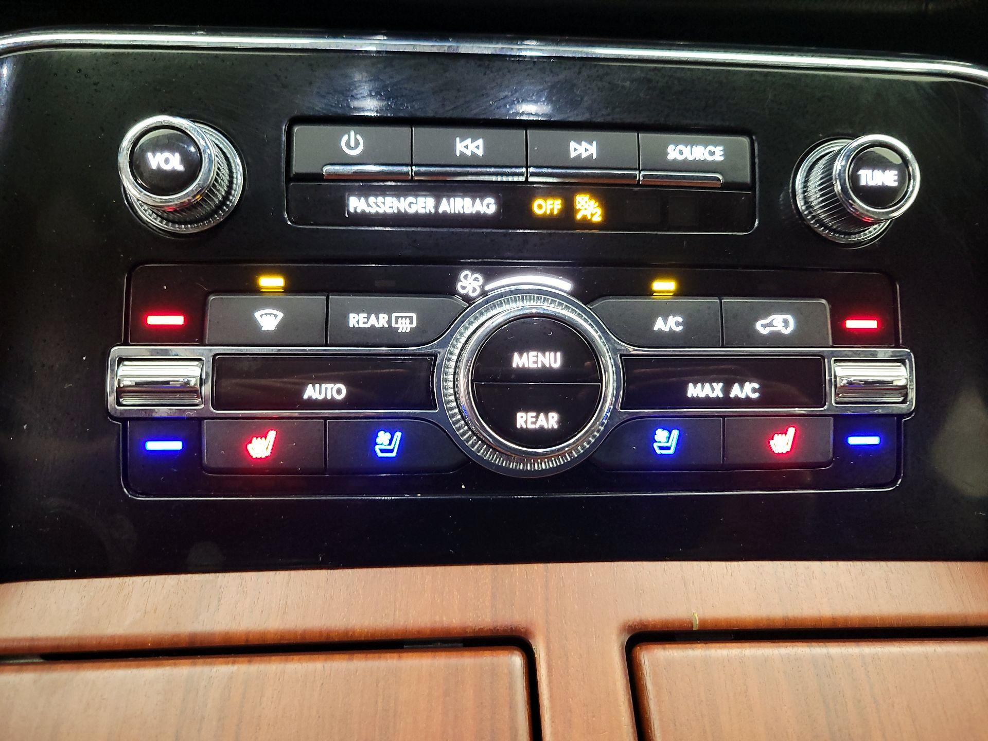 Thumbnail: 2021 Lincoln Navigator - 17