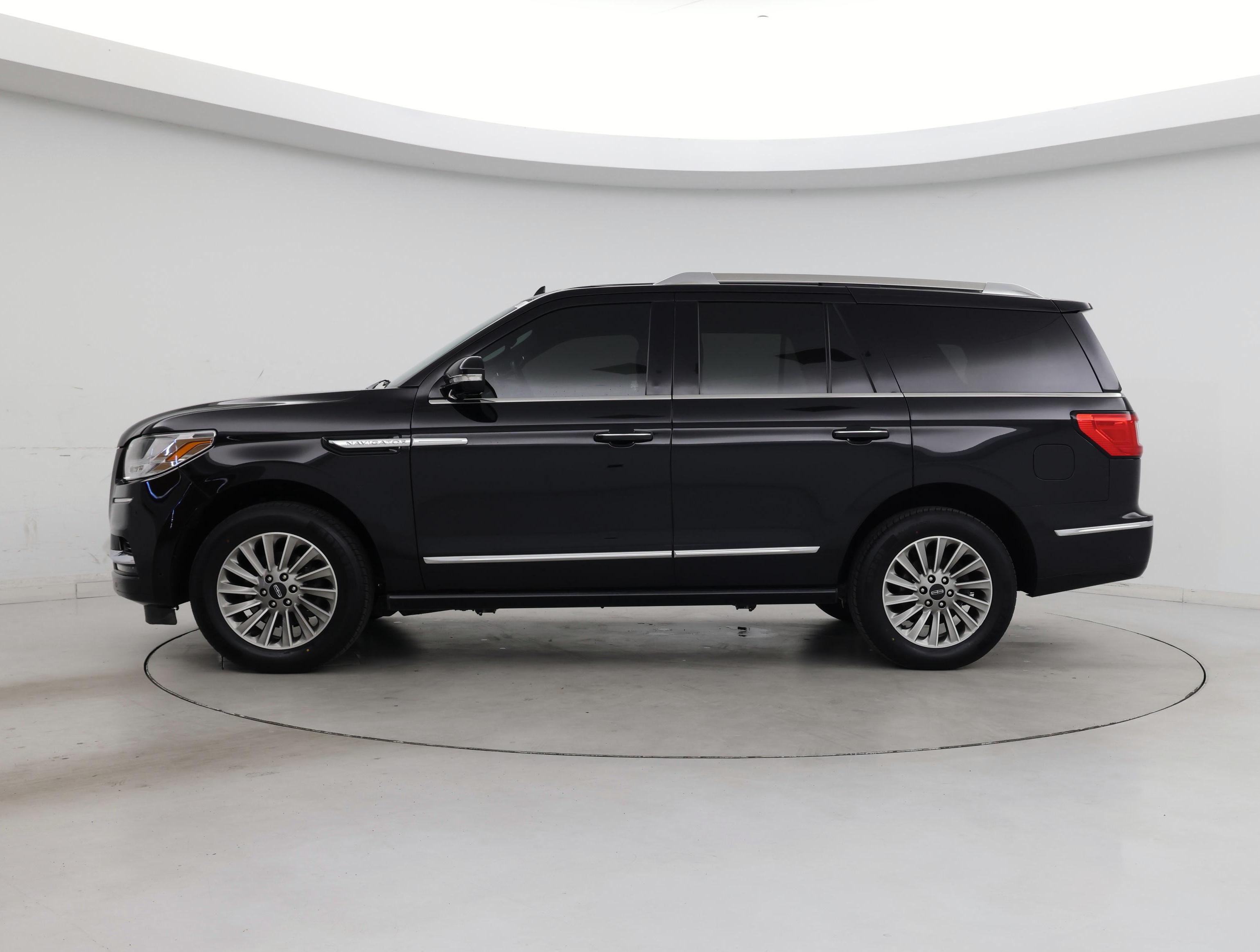 Thumbnail: 2021 Lincoln Navigator - 3