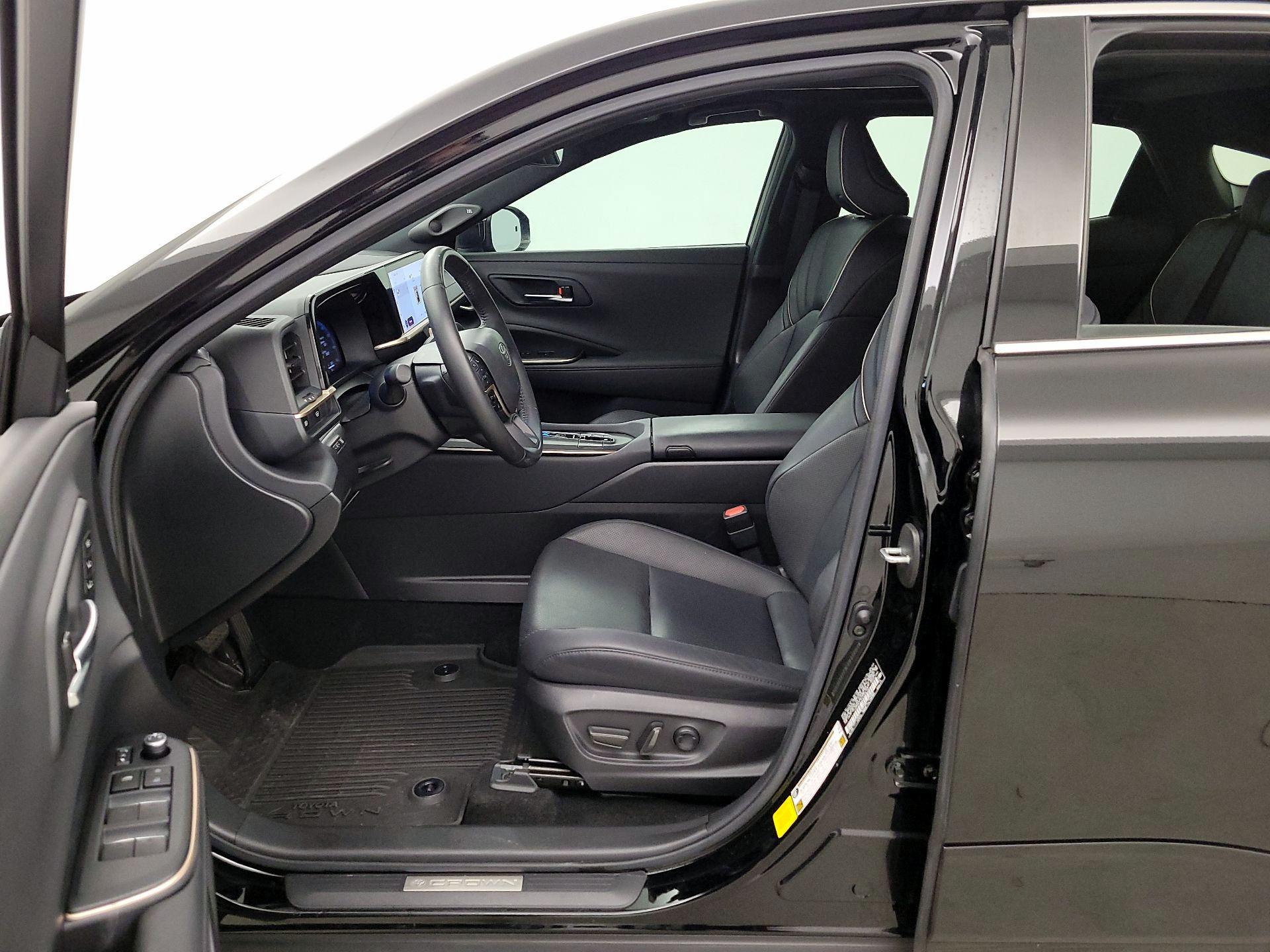 Thumbnail: 2023 Toyota Crown - 11