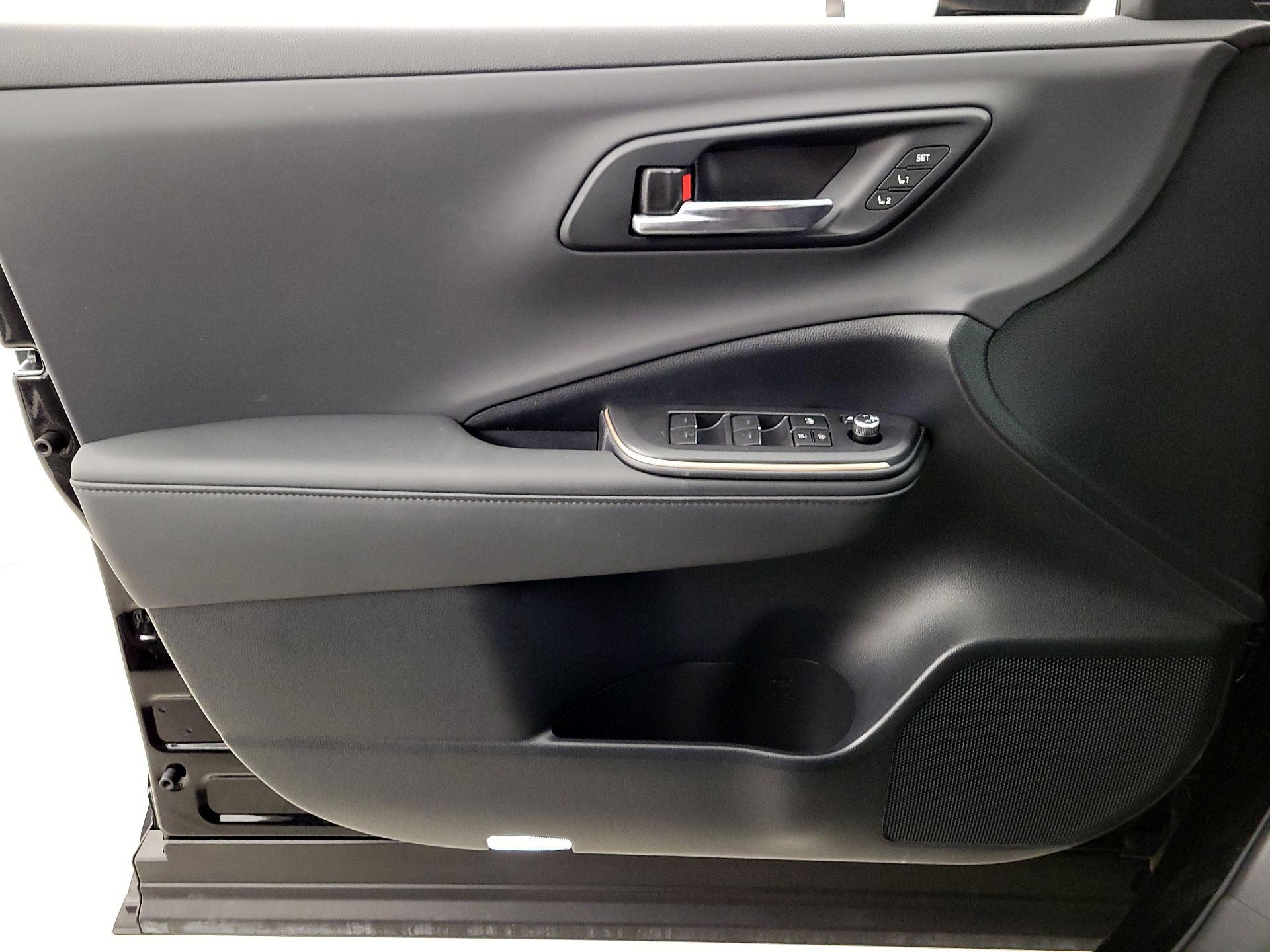 Thumbnail: 2023 Toyota Crown - 12