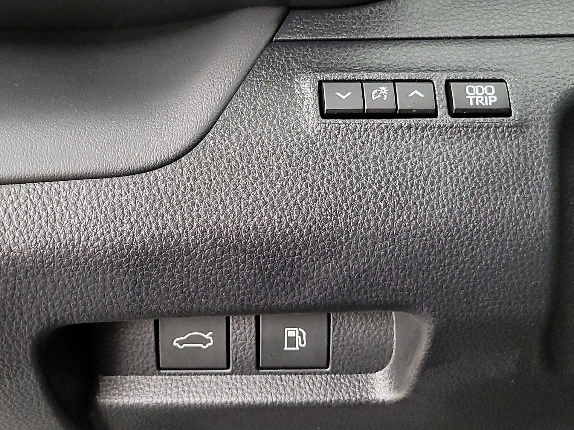 Thumbnail: 2023 Toyota Crown - 13