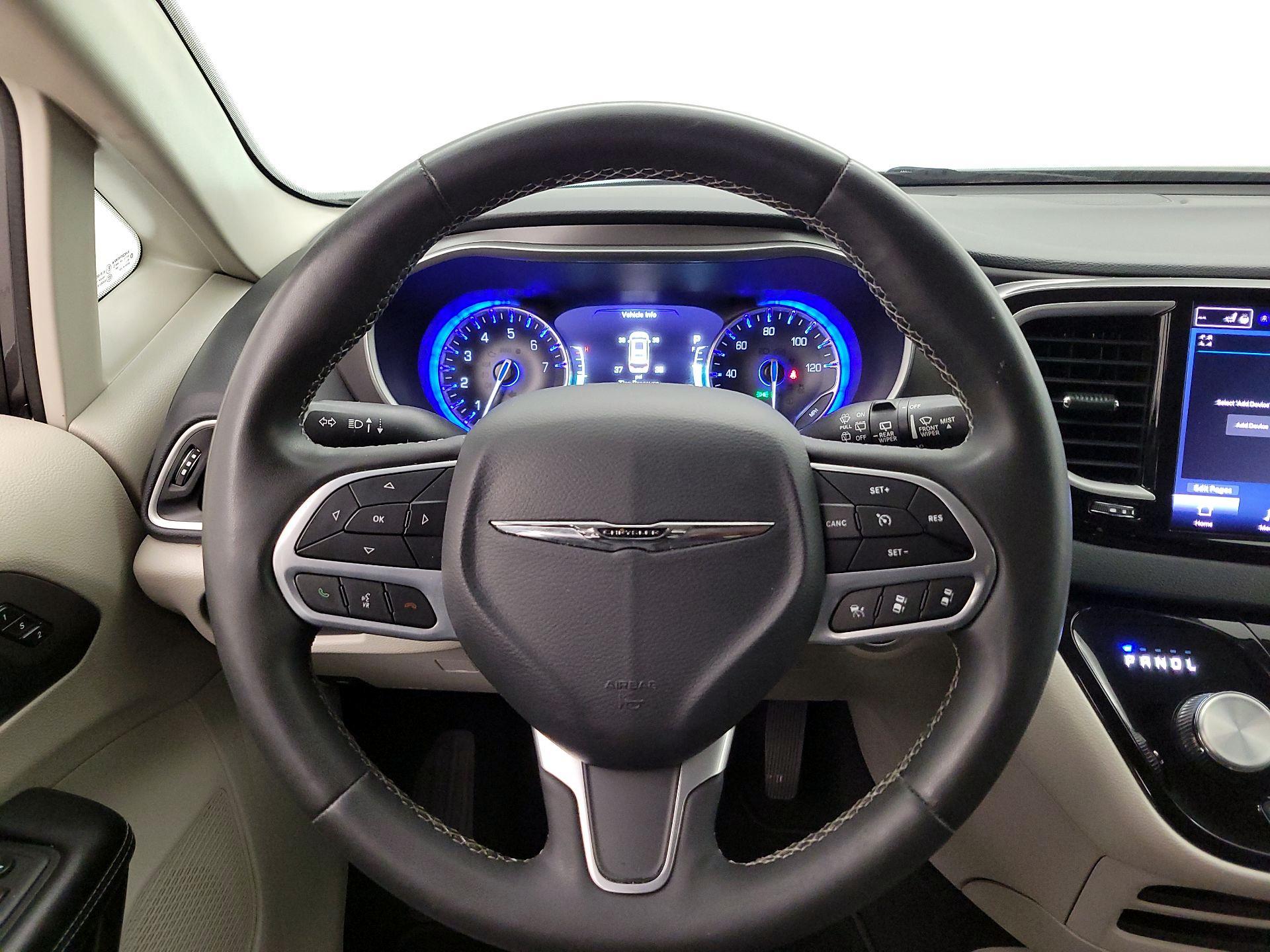 Thumbnail: 2023 Chrysler Pacifica - 10