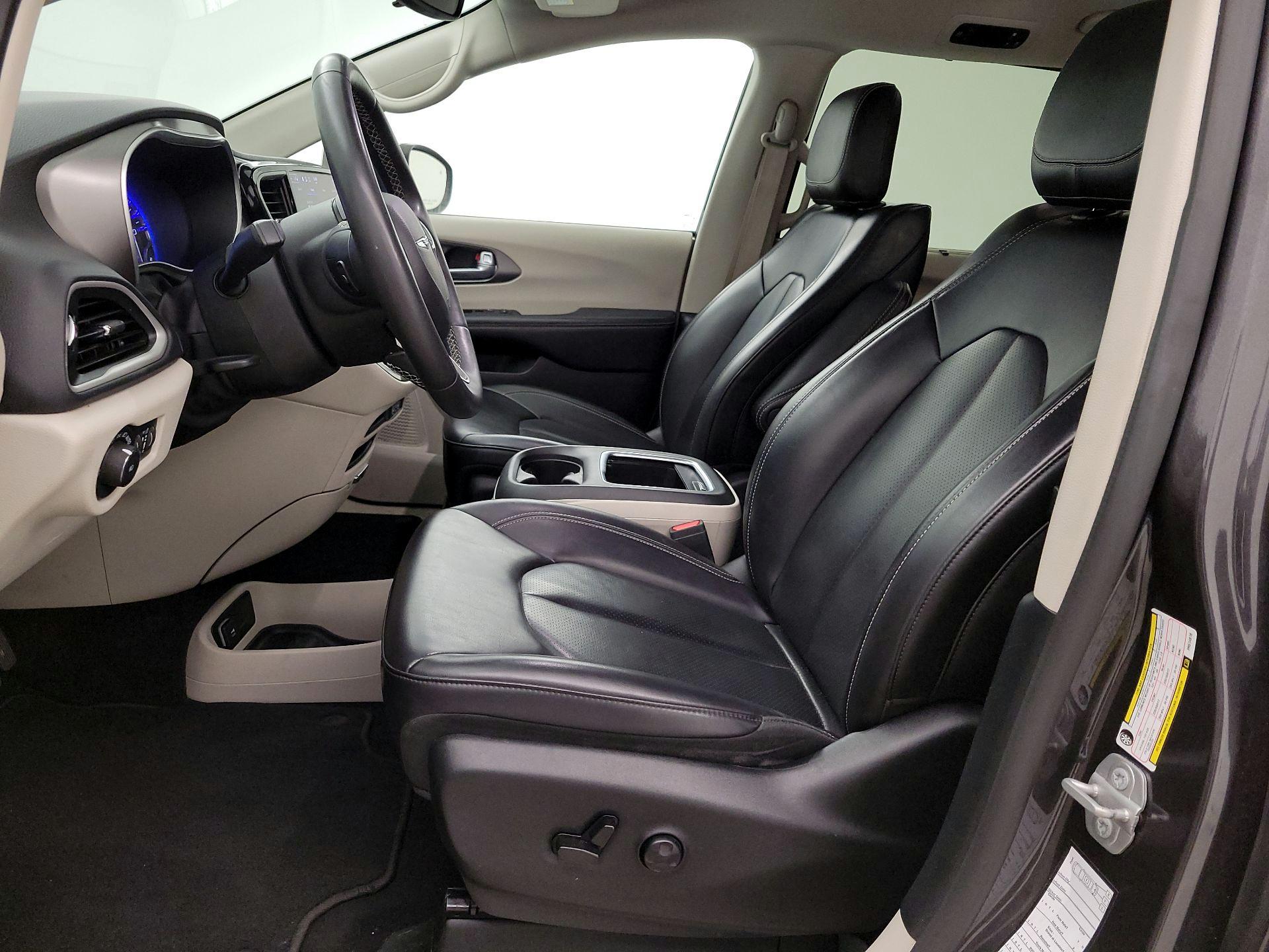 Thumbnail: 2023 Chrysler Pacifica - 11