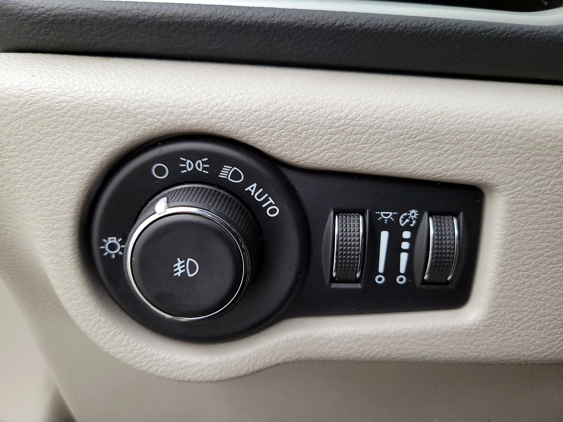 Thumbnail: 2023 Chrysler Pacifica - 13