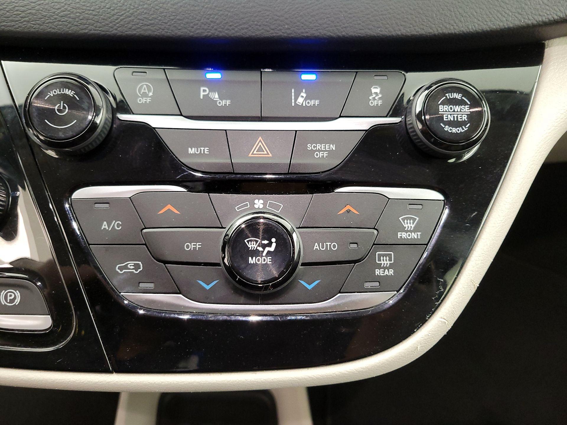 Thumbnail: 2023 Chrysler Pacifica - 16