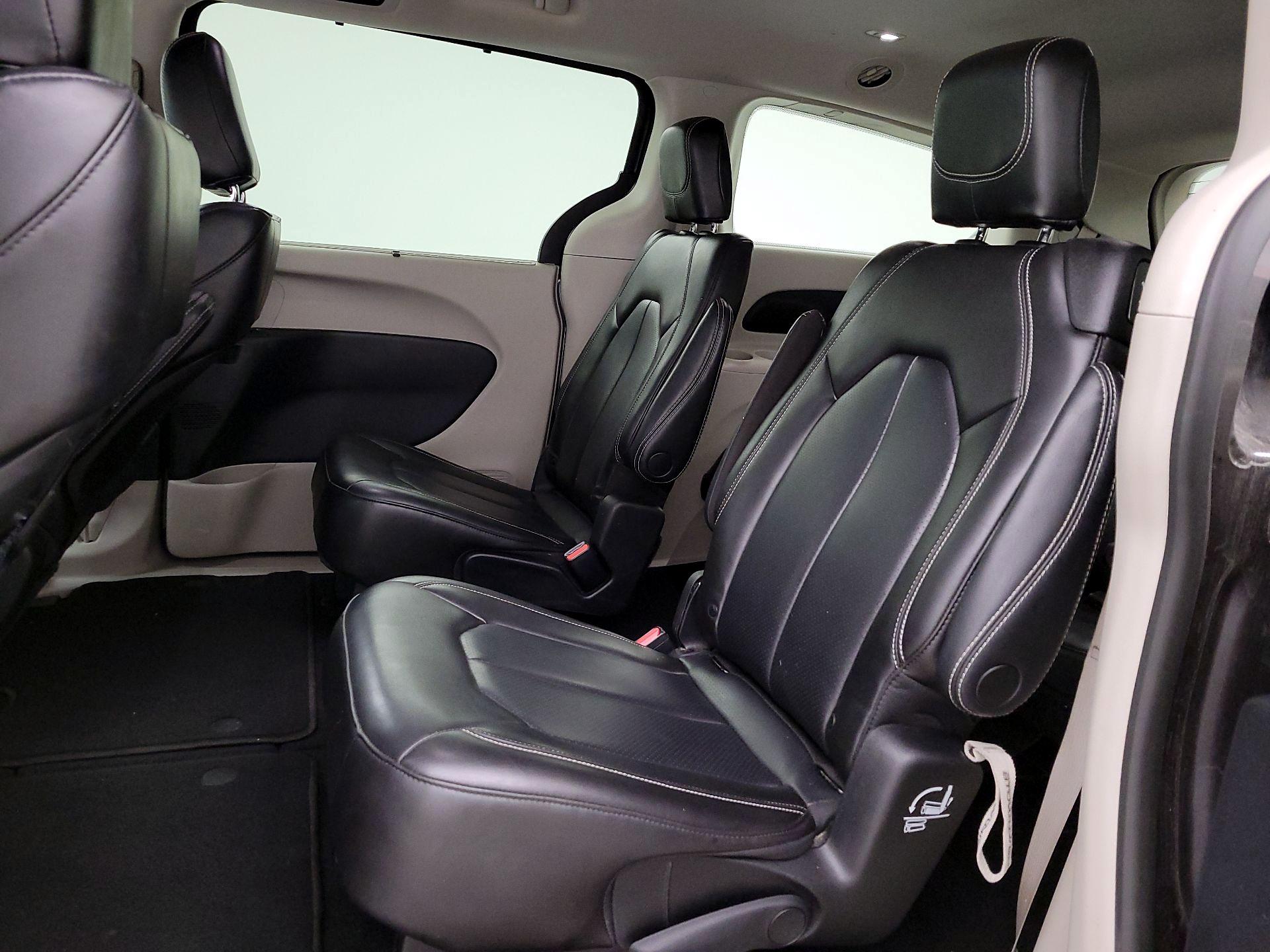 Thumbnail: 2023 Chrysler Pacifica - 19