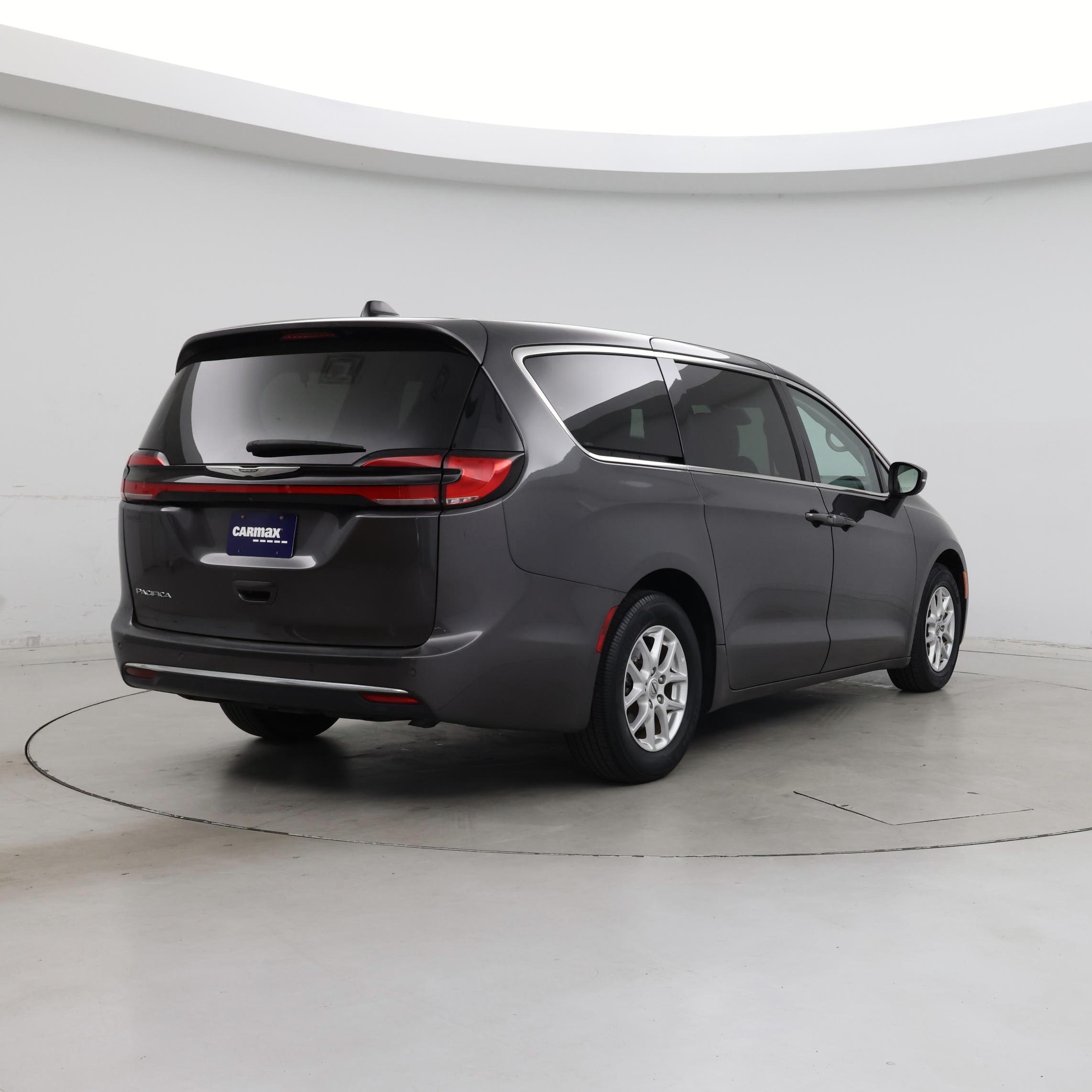 Thumbnail: 2023 Chrysler Pacifica - 8