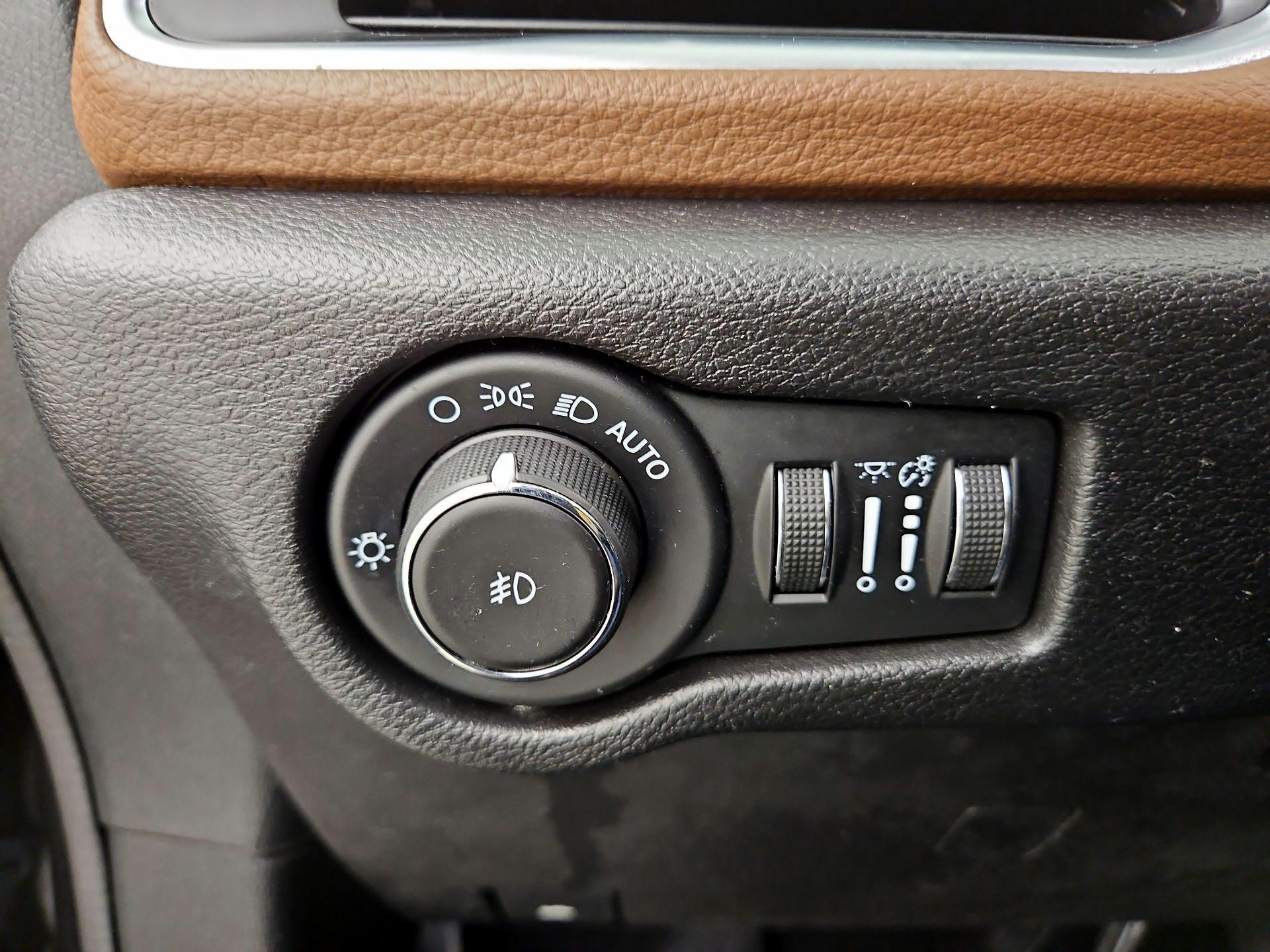 Thumbnail: 2021 Chrysler Pacifica - 13