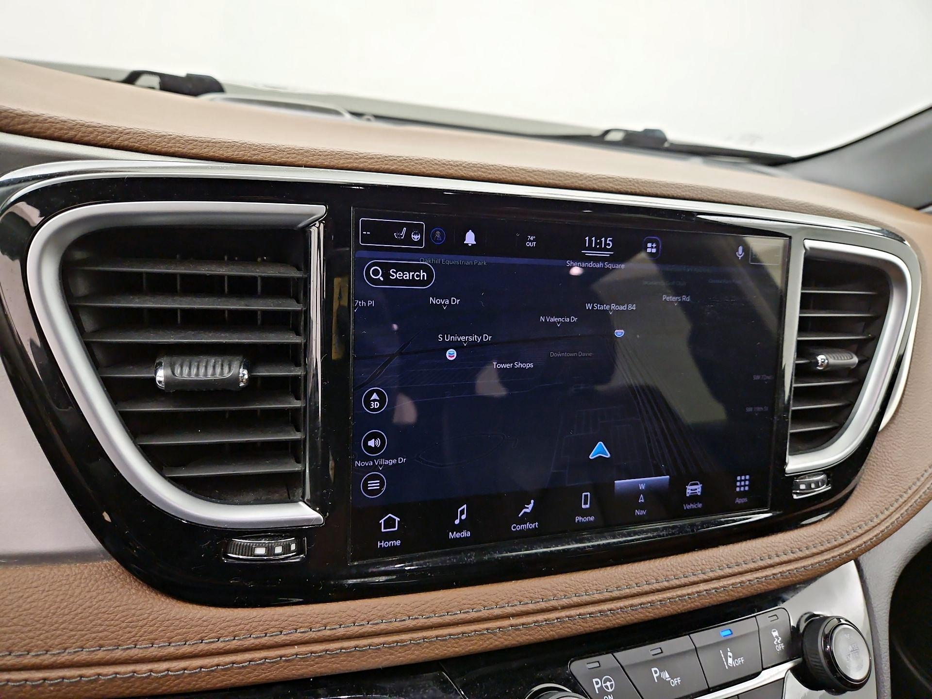 Thumbnail: 2021 Chrysler Pacifica - 14