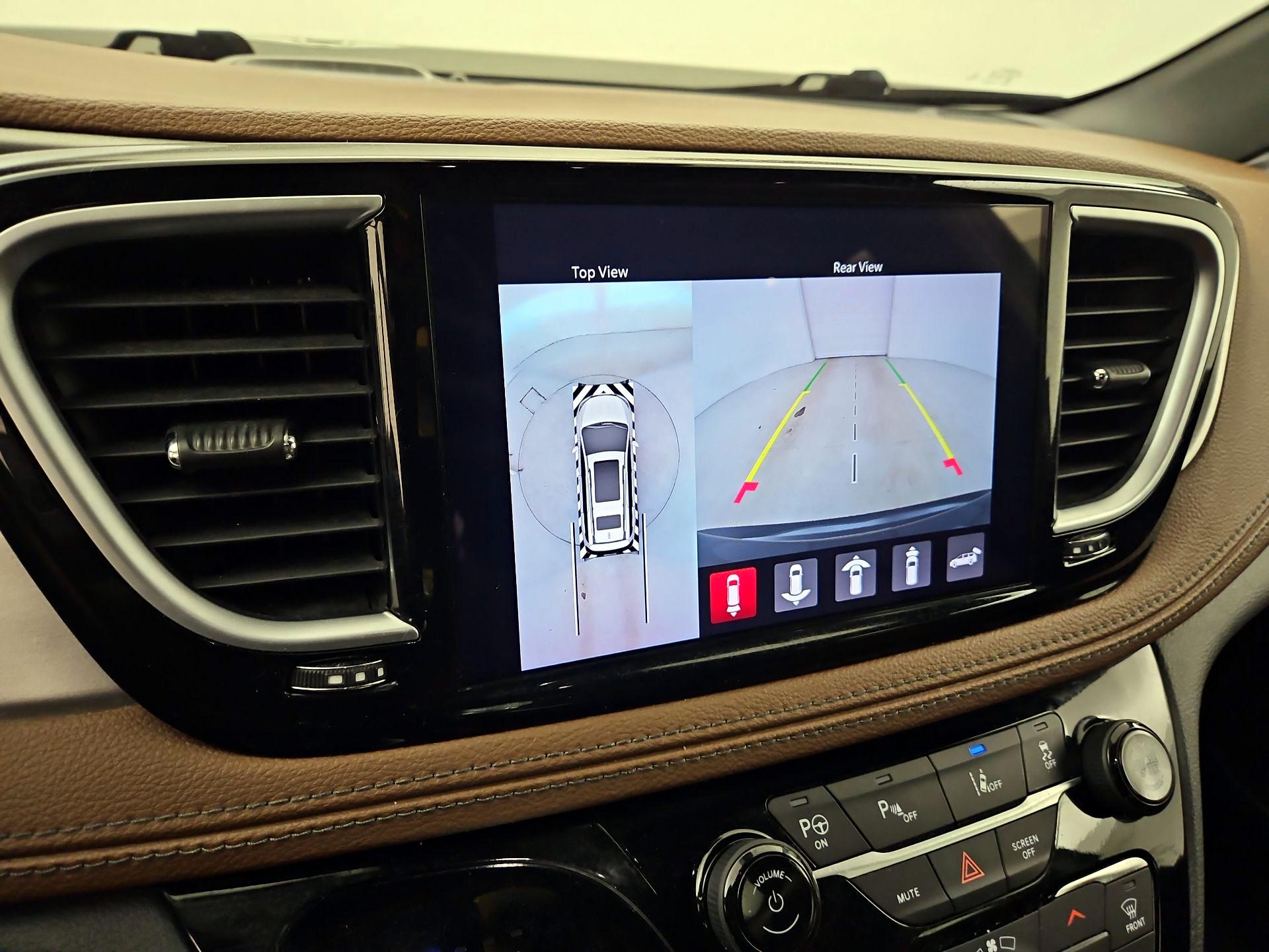 Thumbnail: 2021 Chrysler Pacifica - 15