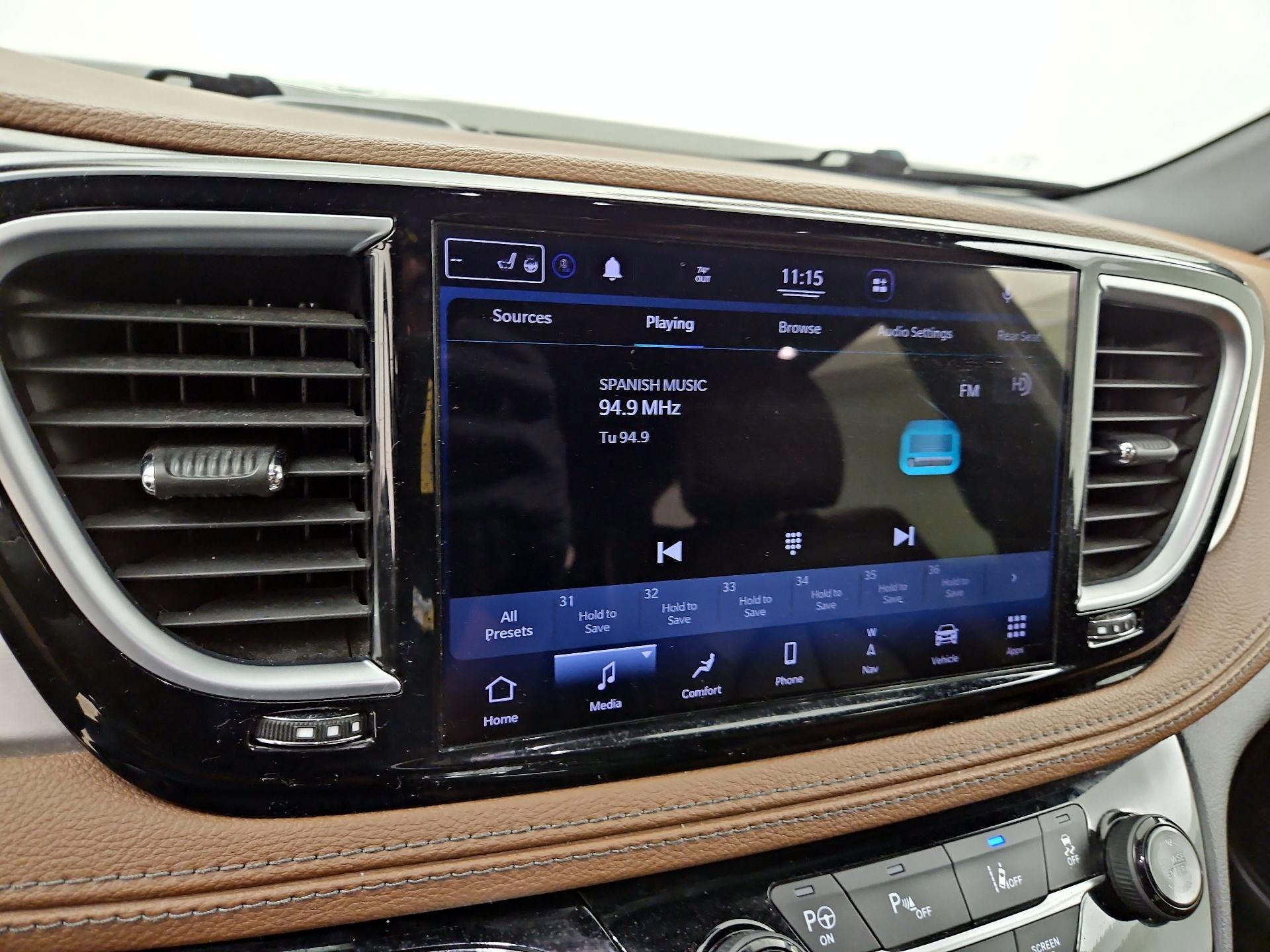 Thumbnail: 2021 Chrysler Pacifica - 16