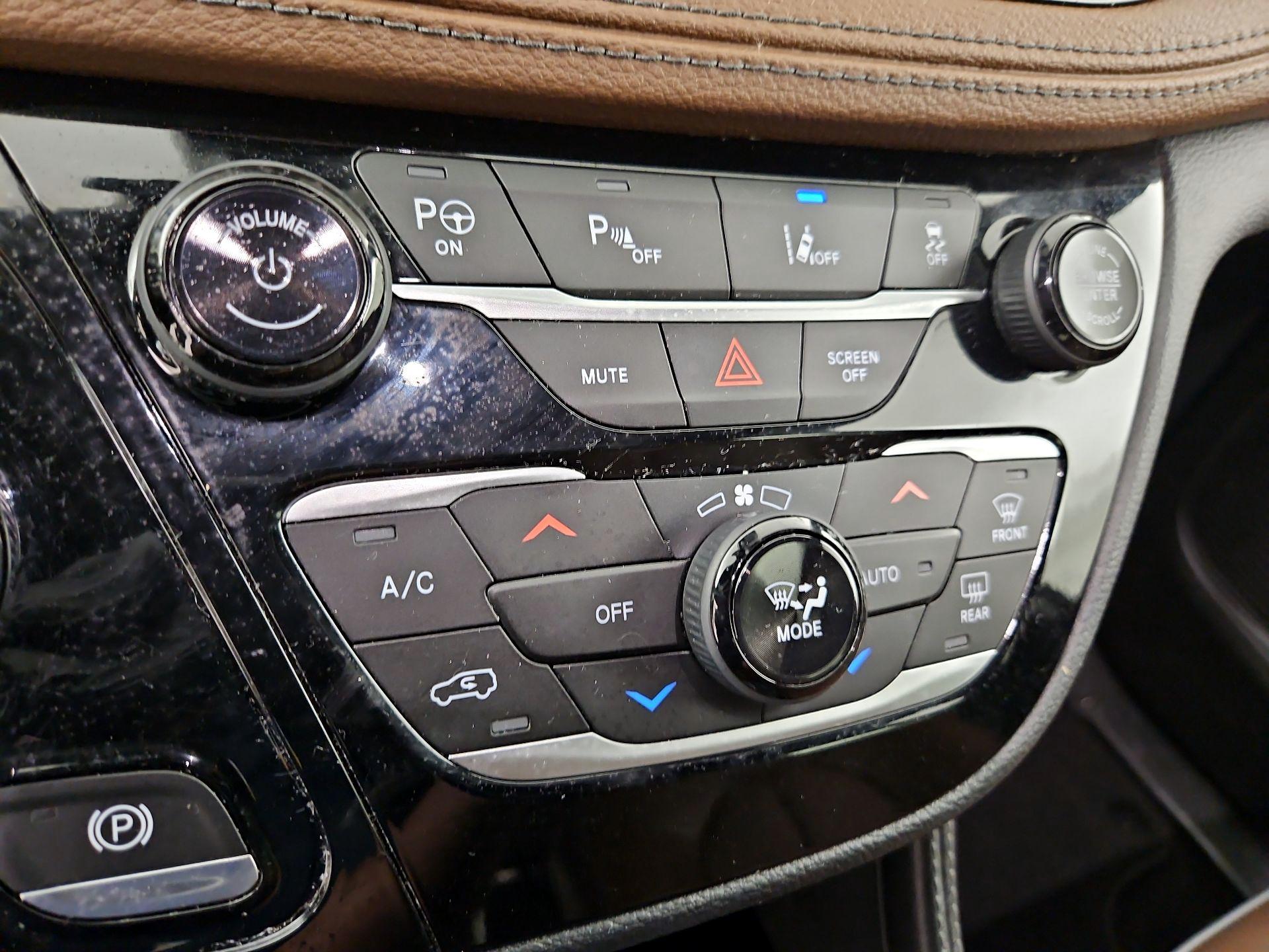 Thumbnail: 2021 Chrysler Pacifica - 17