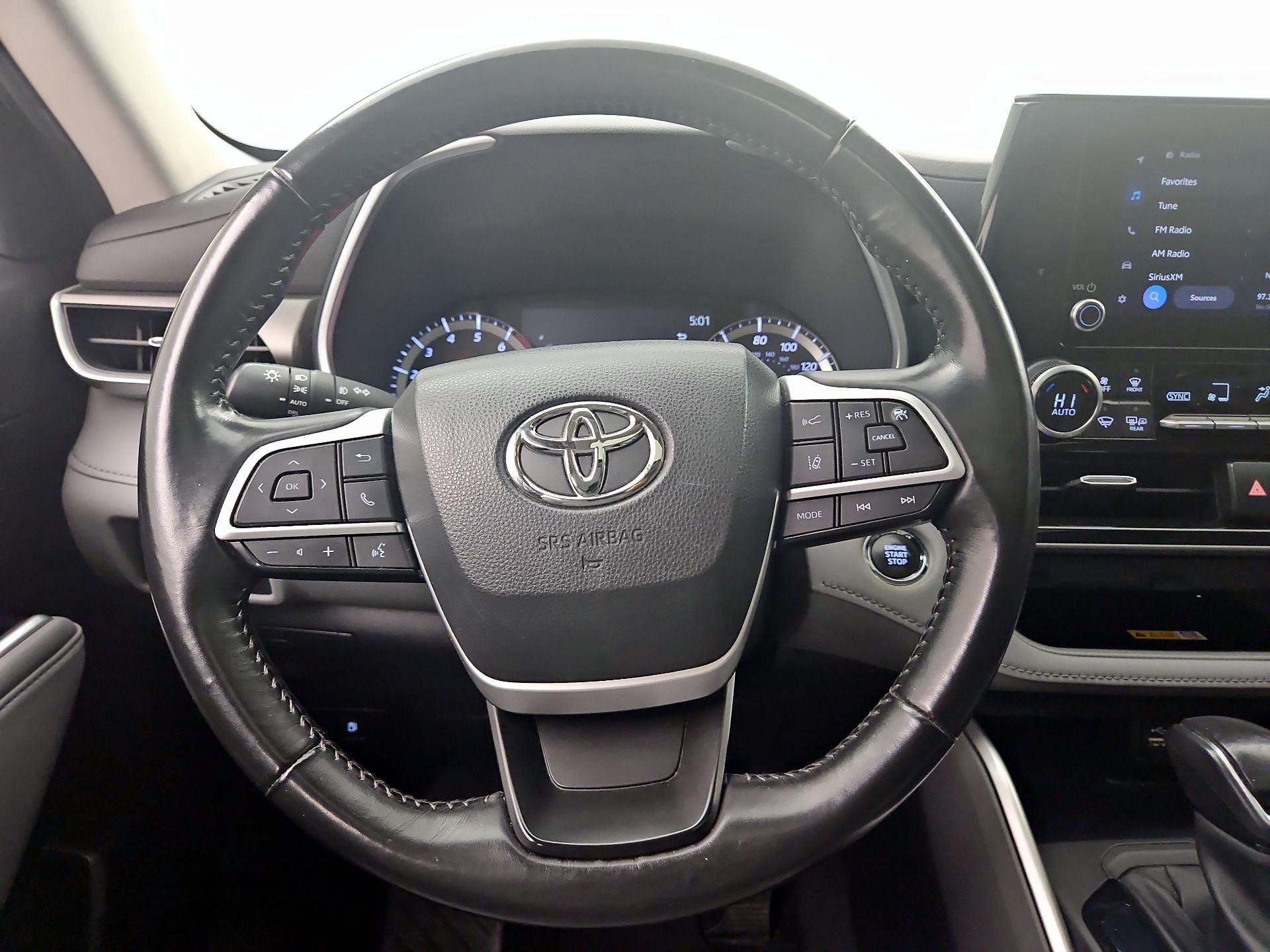 Thumbnail: 2023 Toyota Highlander - 10