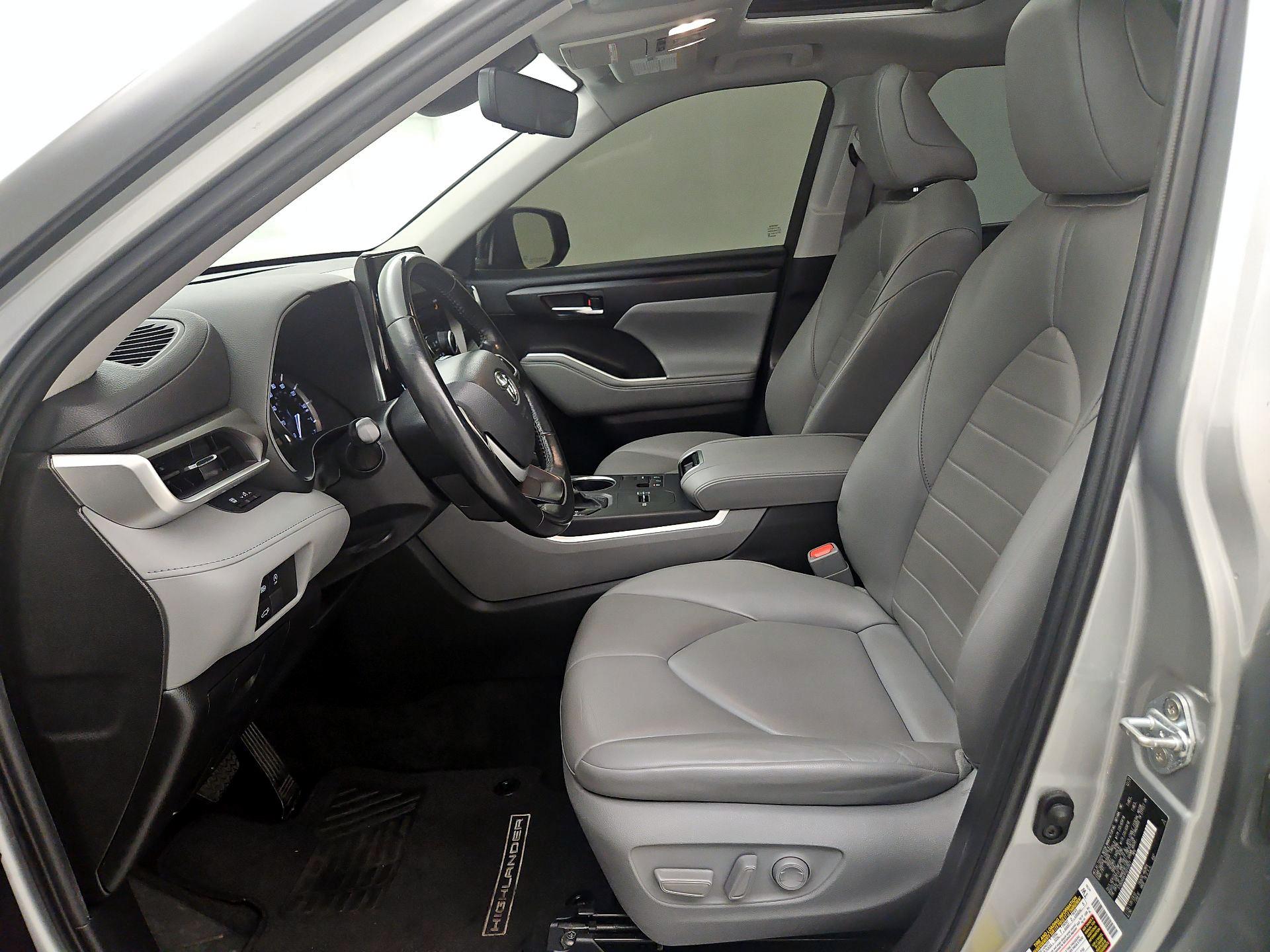 Thumbnail: 2023 Toyota Highlander - 11