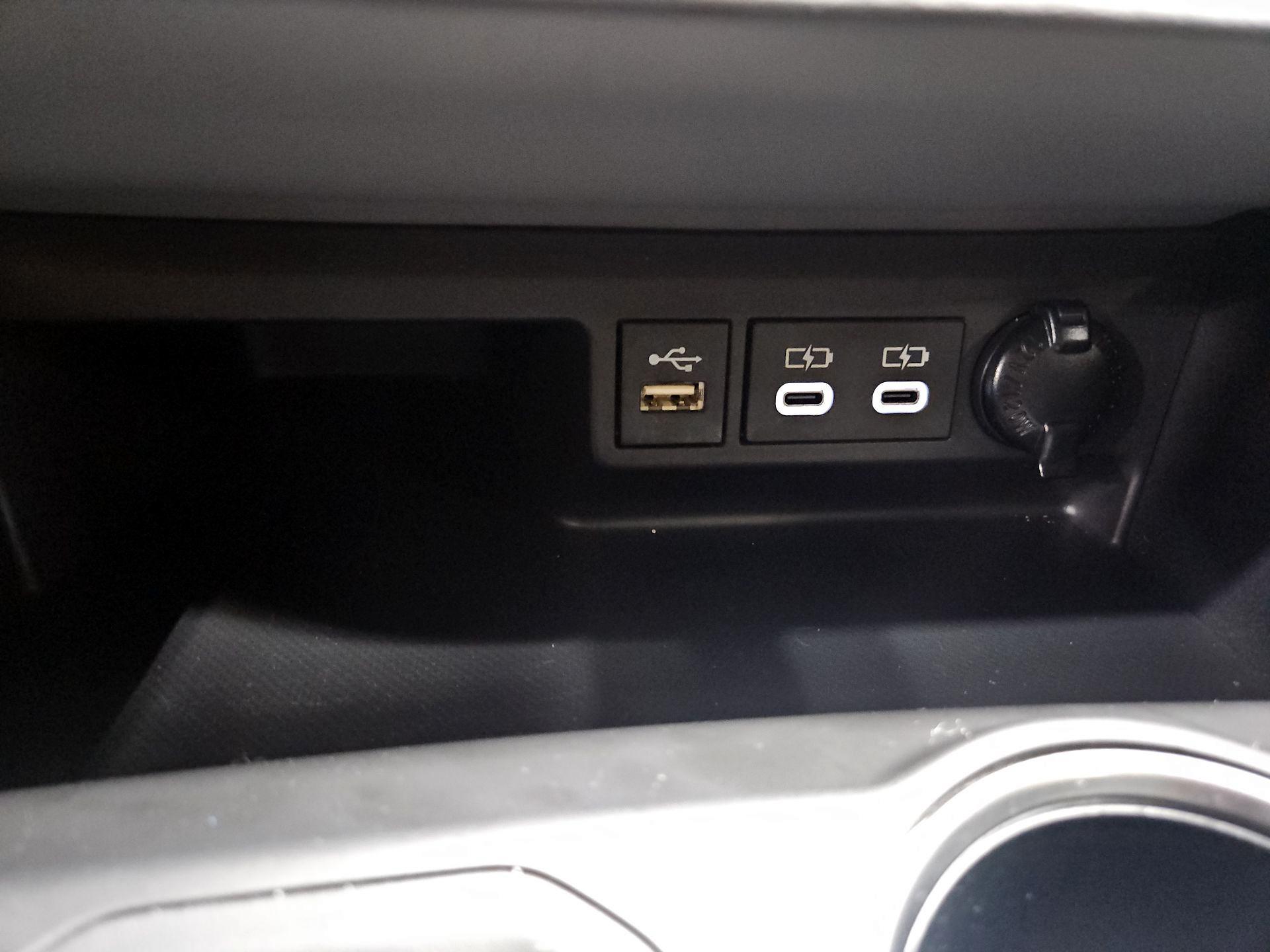 Thumbnail: 2023 Toyota Highlander - 18