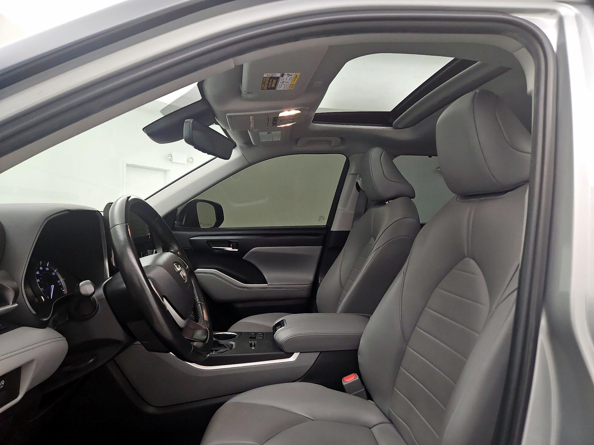 Thumbnail: 2023 Toyota Highlander - 19