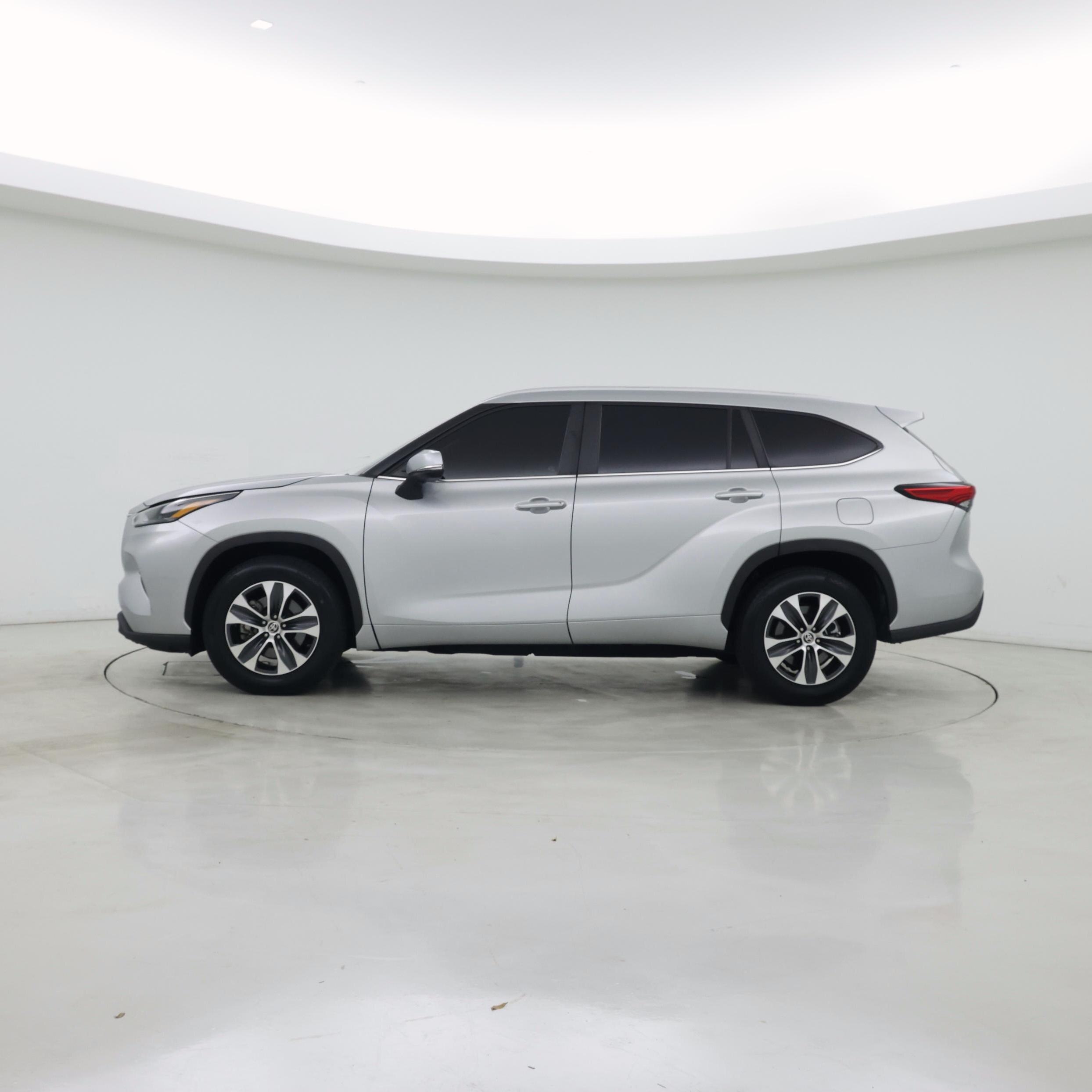 Thumbnail: 2023 Toyota Highlander - 3