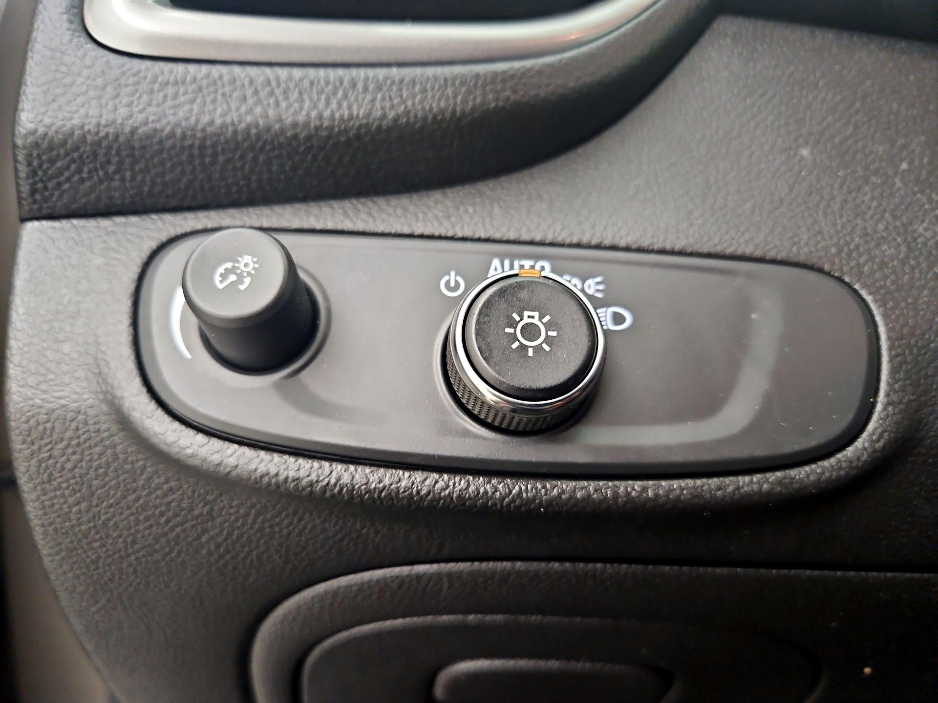 Thumbnail: 2020 Chevrolet Trax - 13