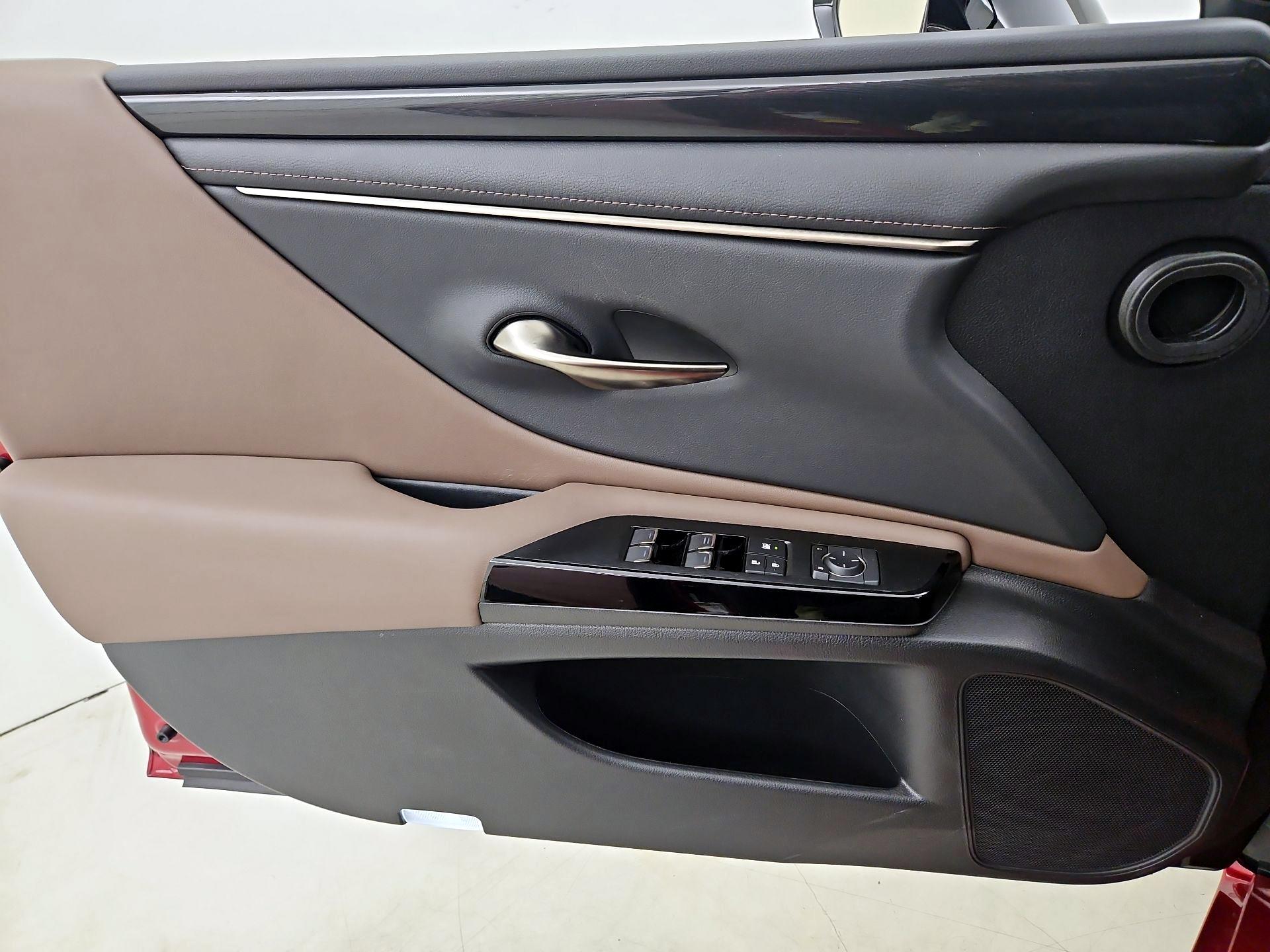 Thumbnail: 2023 Lexus ES - 12