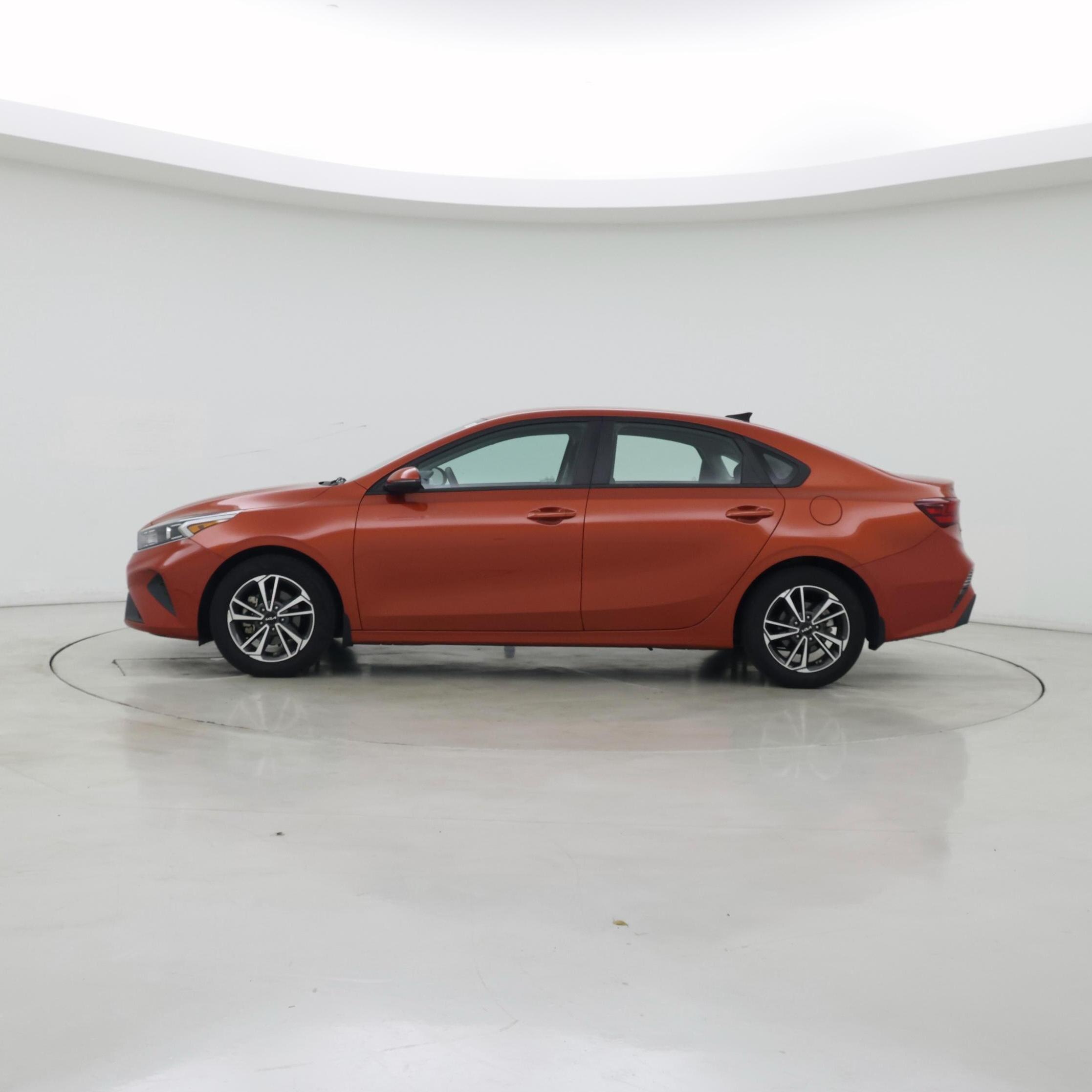 Thumbnail: 2023 Kia Forte - 3