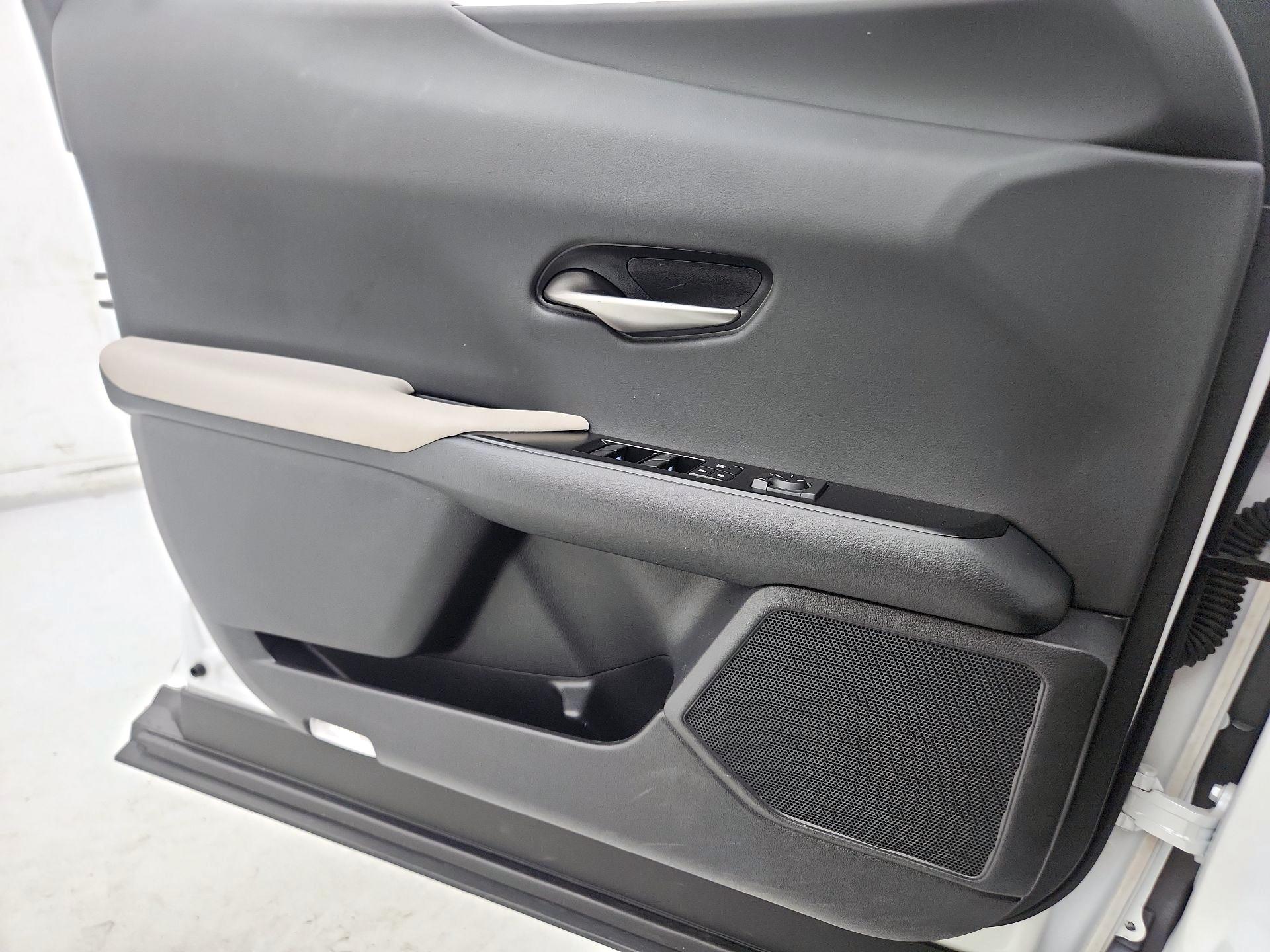 Thumbnail: 2022 Lexus UX - 12