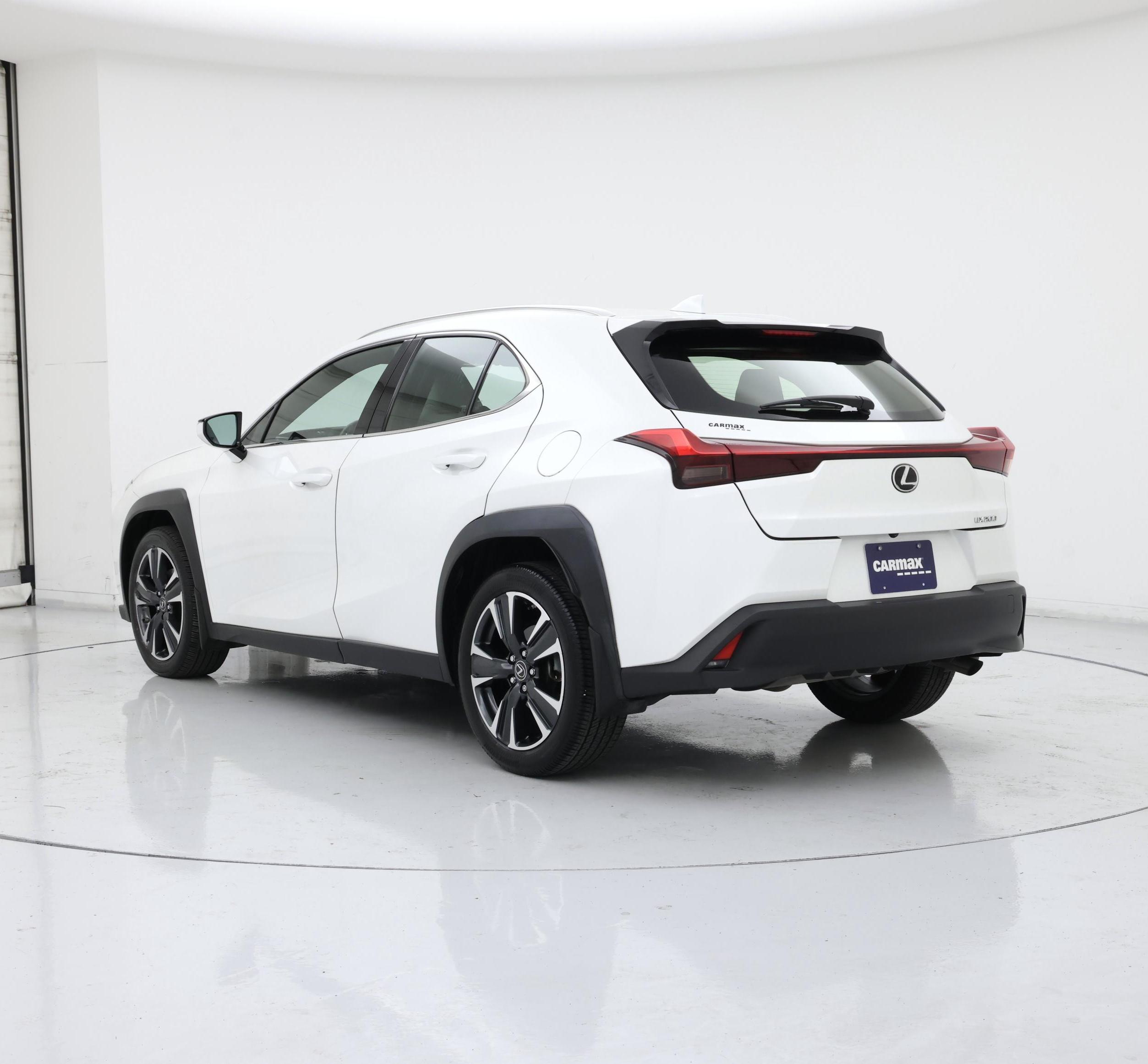 Thumbnail: 2022 Lexus UX - 2