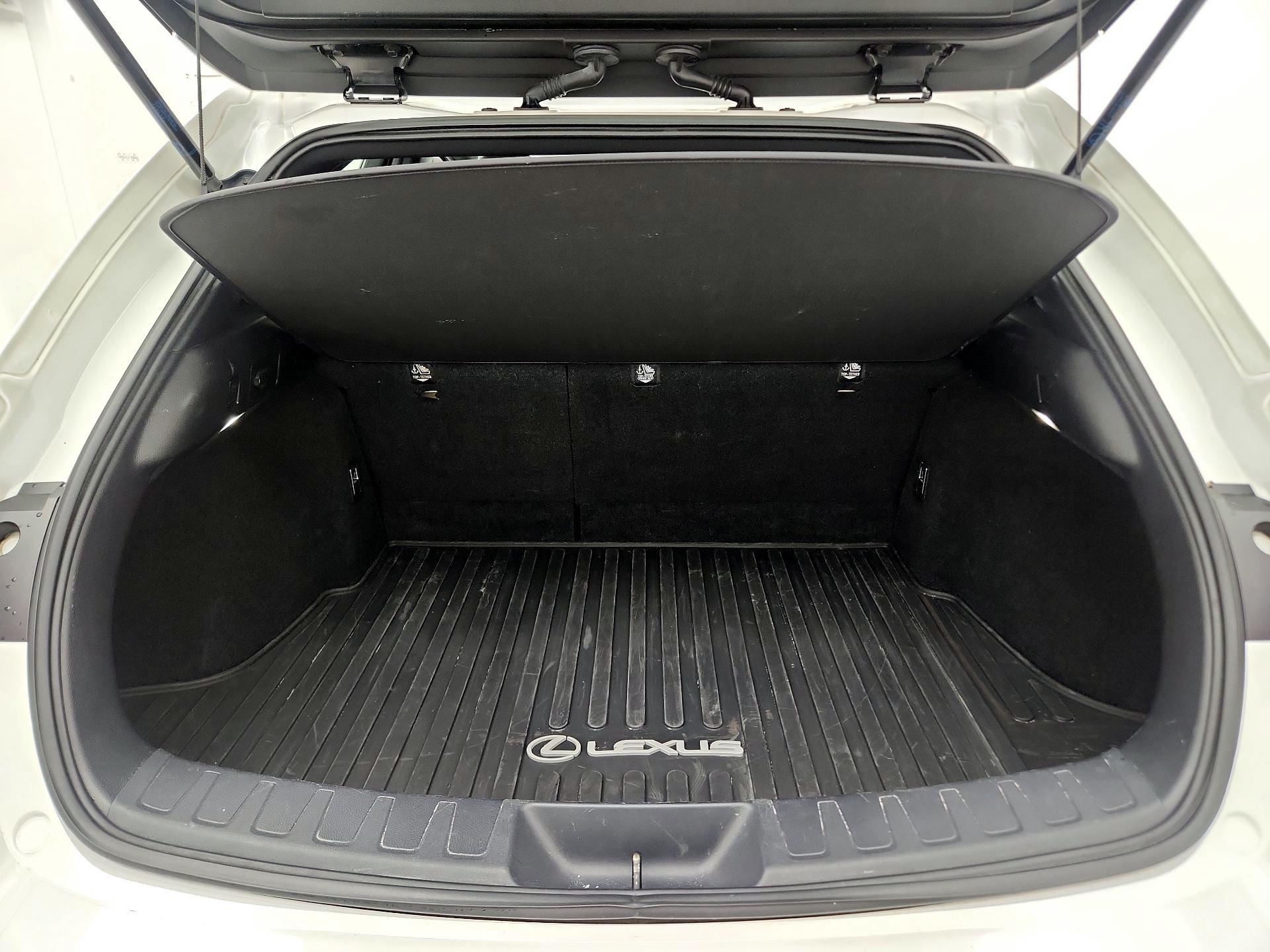 Thumbnail: 2022 Lexus UX - 20