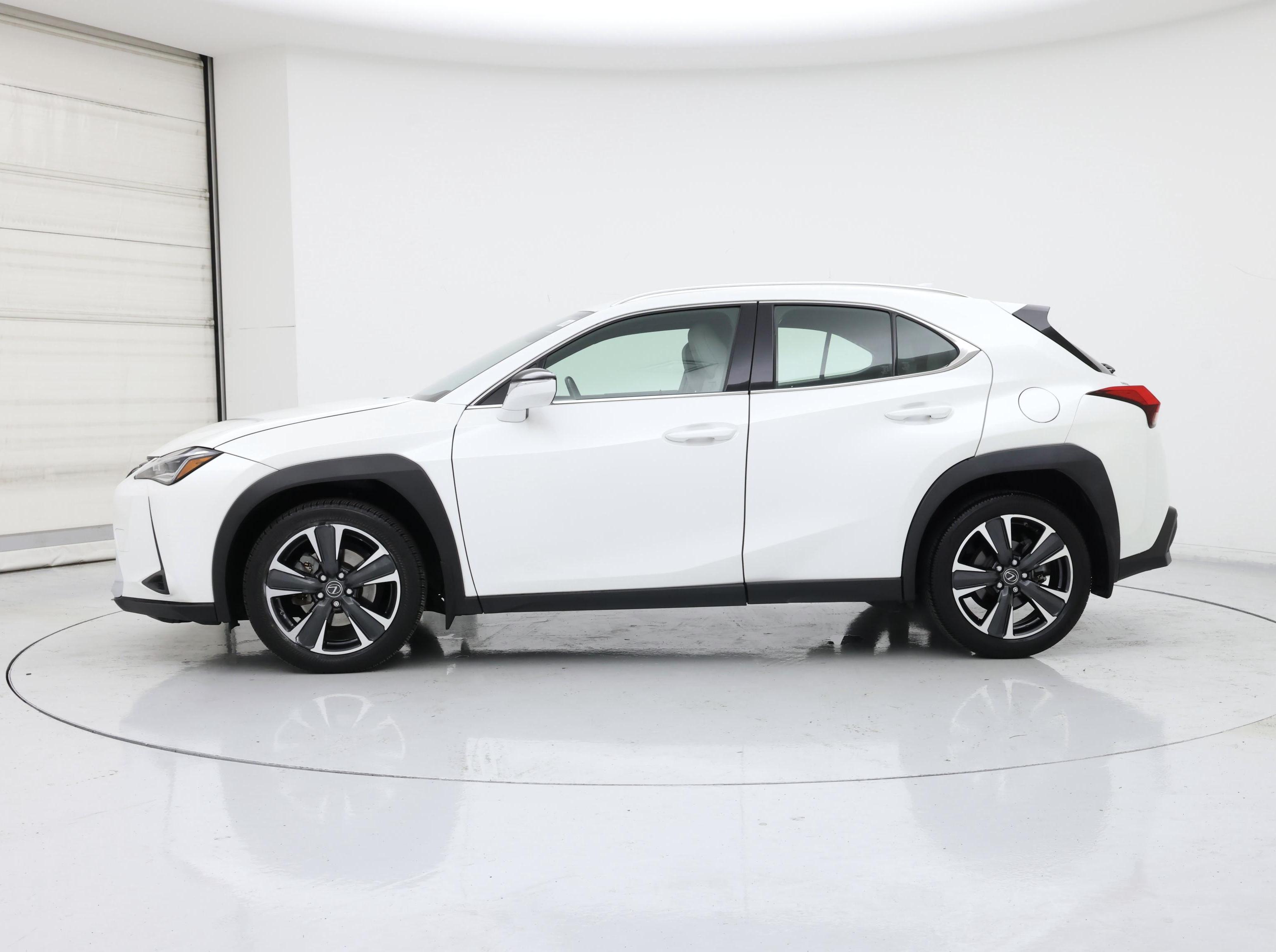 Thumbnail: 2022 Lexus UX - 3