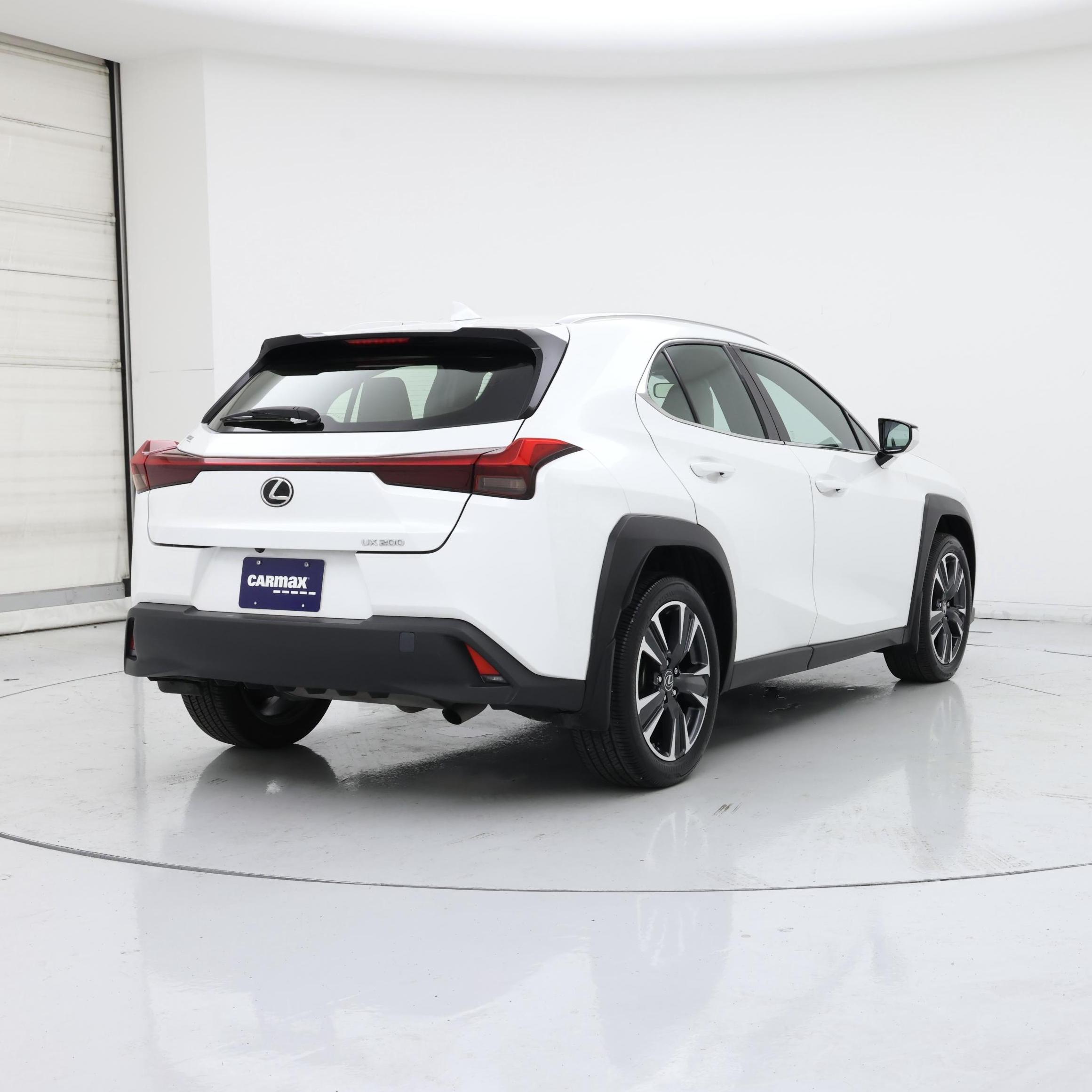 Thumbnail: 2022 Lexus UX - 8