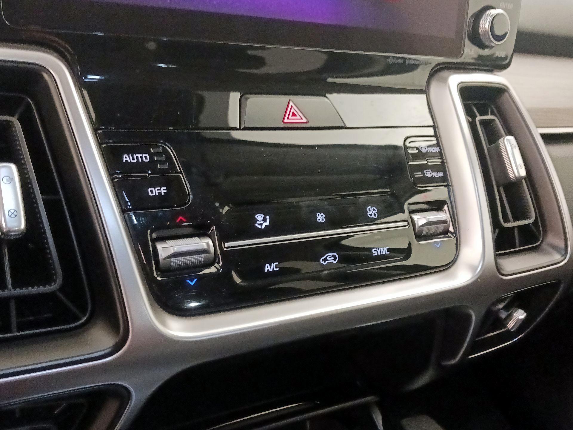 Thumbnail: 2022 Kia Sorento - 17