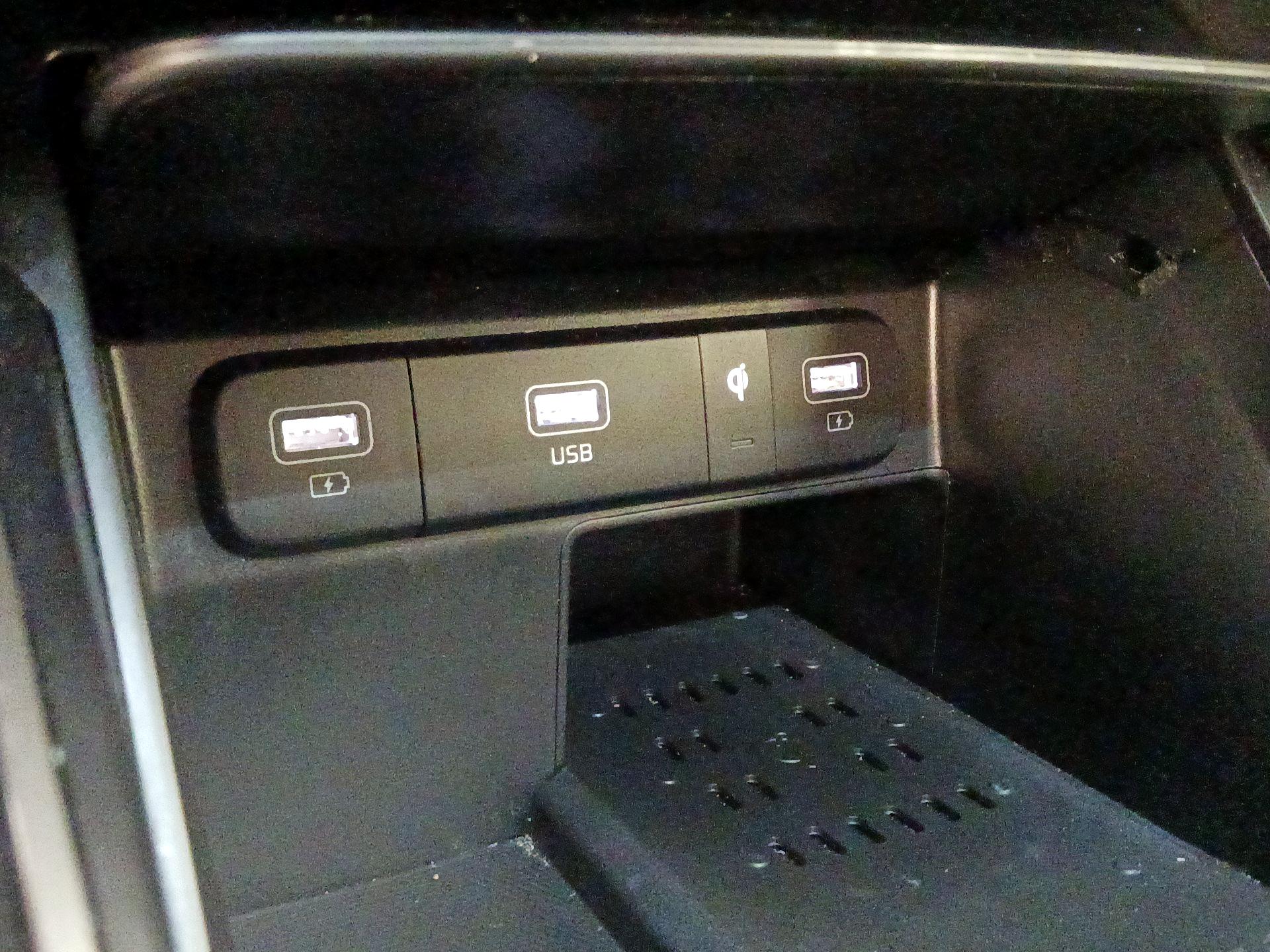 Thumbnail: 2022 Kia Sorento - 19