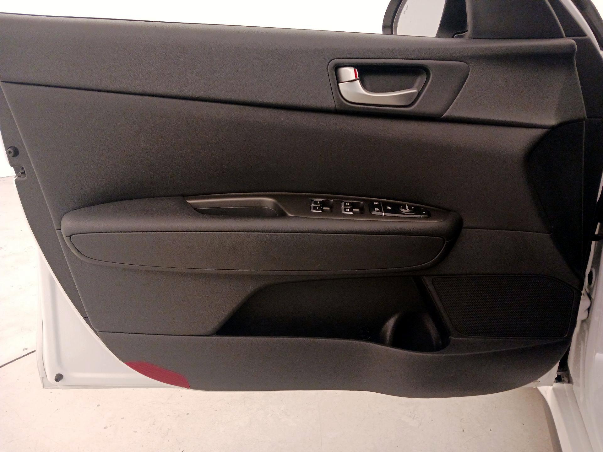 Thumbnail: 2020 Kia Optima - 12