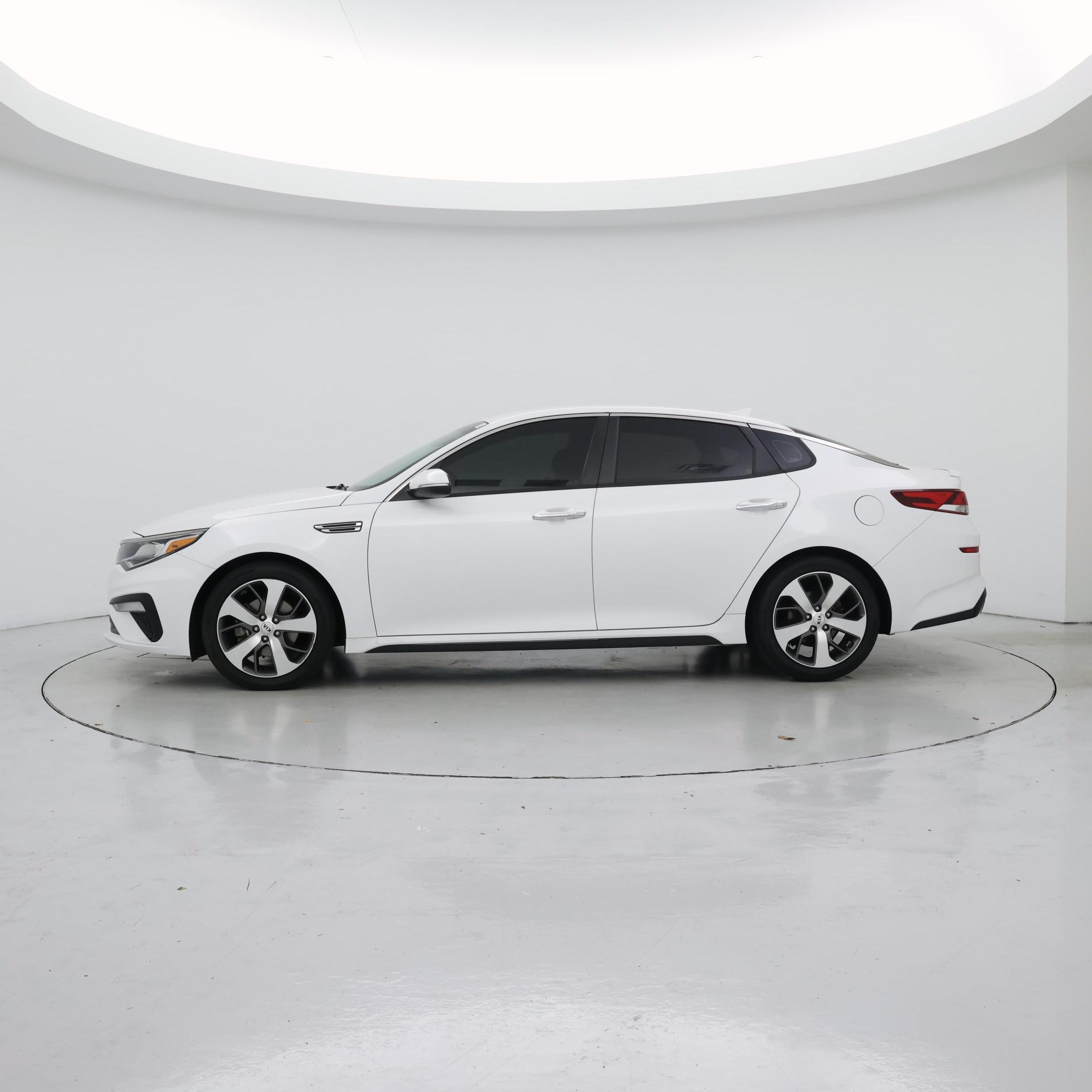 Thumbnail: 2020 Kia Optima - 3