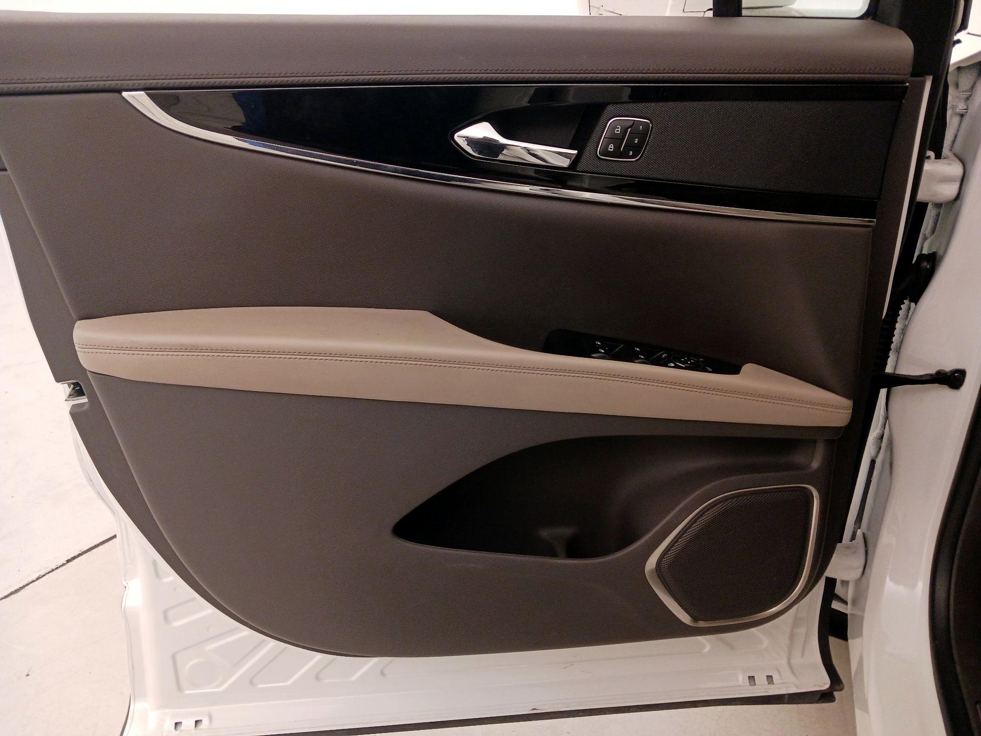 Thumbnail: 2023 Lincoln Nautilus - 12