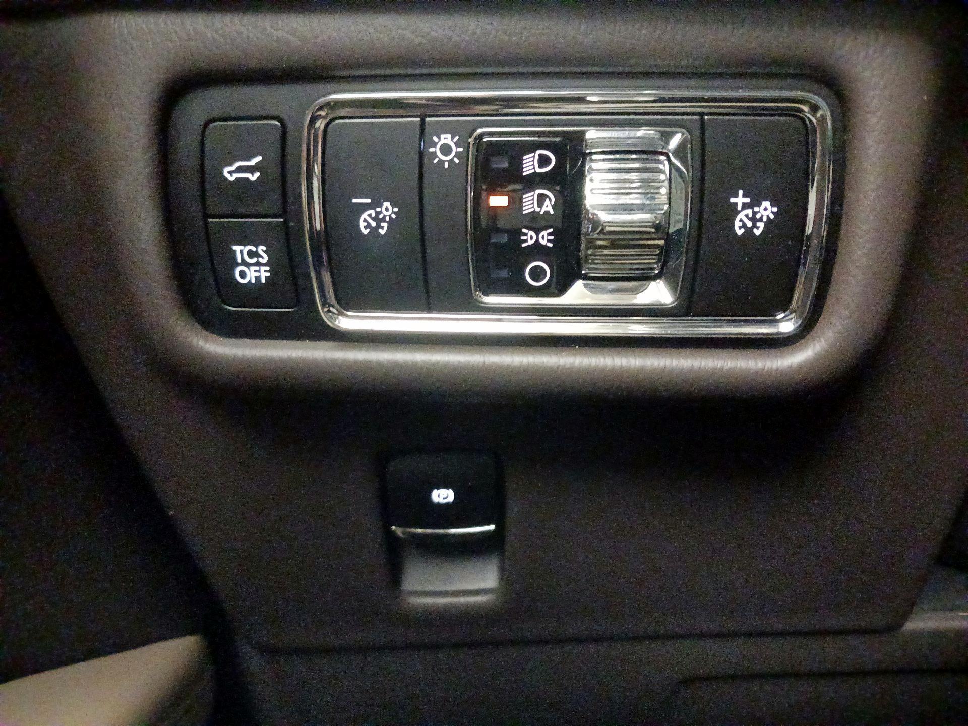 Thumbnail: 2023 Lincoln Nautilus - 13