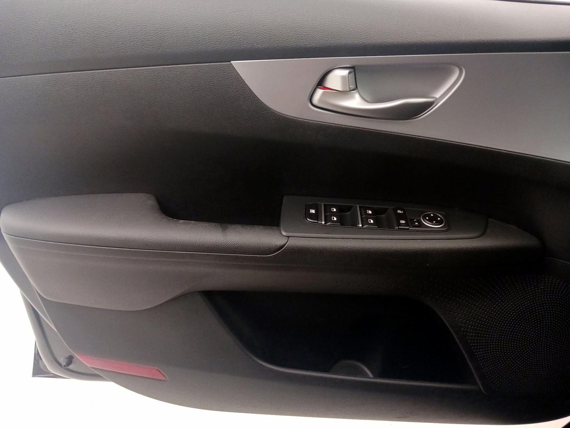 Thumbnail: 2023 Kia Forte - 12