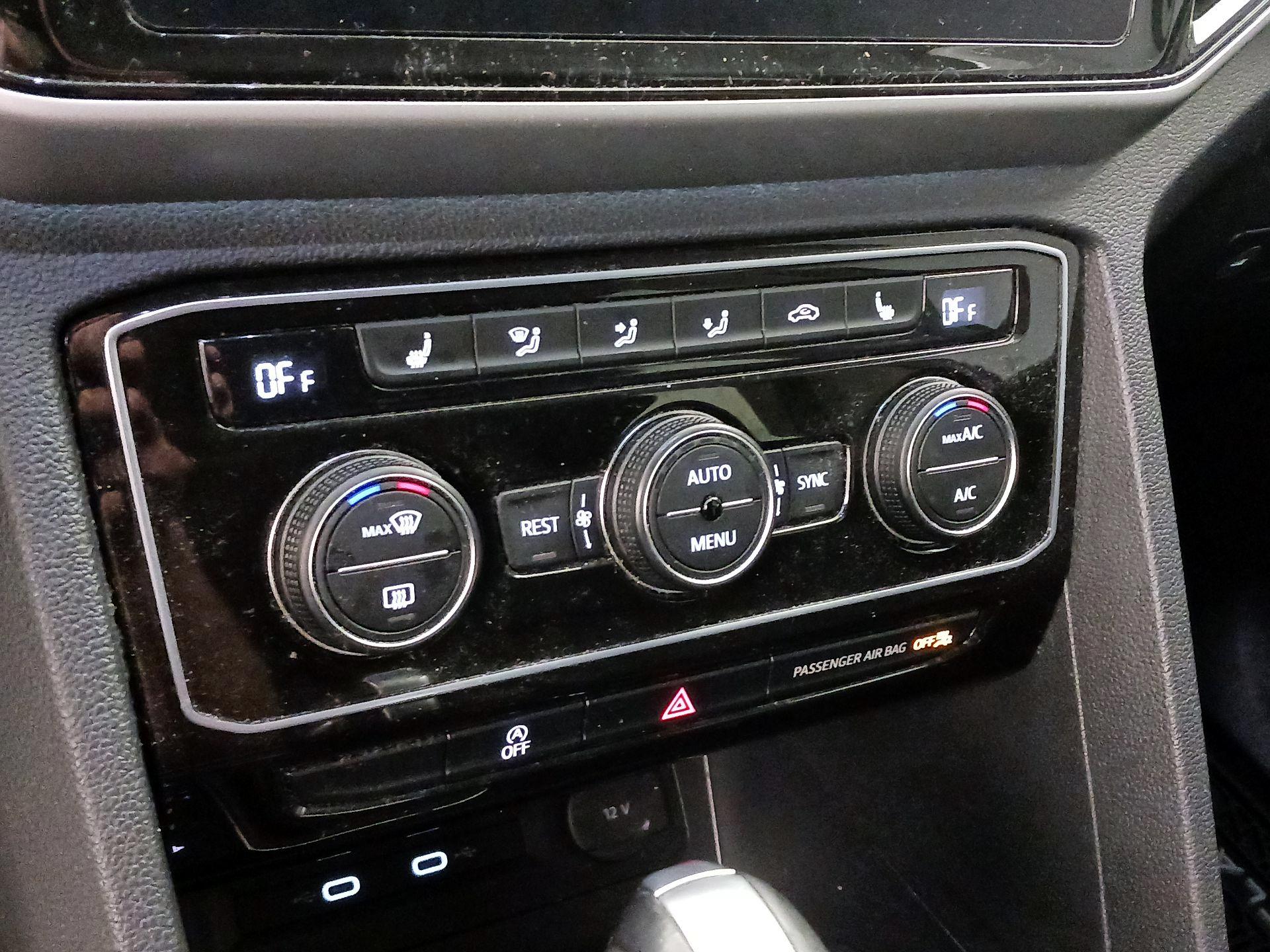 Thumbnail: 2022 Volkswagen Atlas - 17