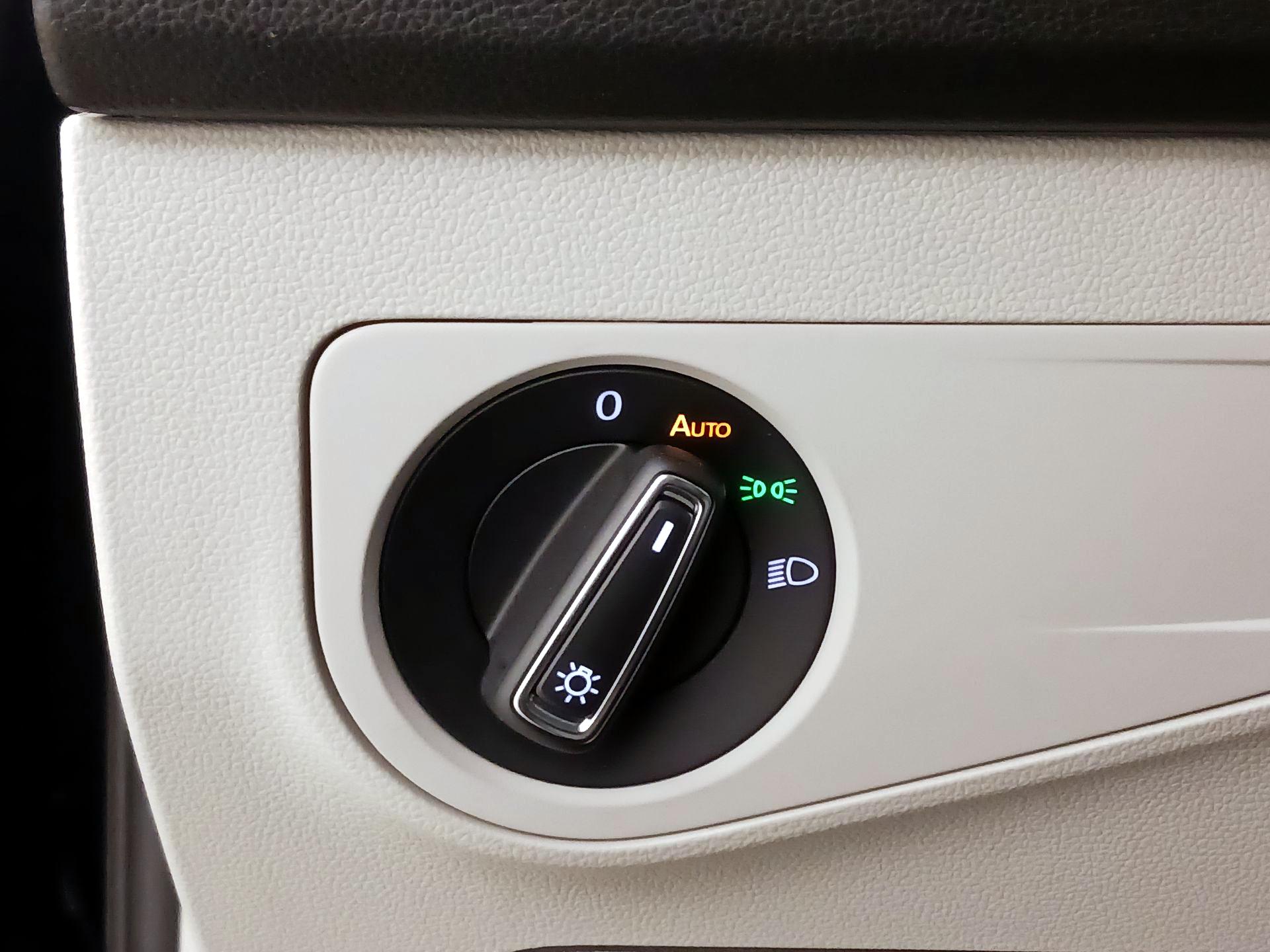 Thumbnail: 2023 Volkswagen Tiguan - 13