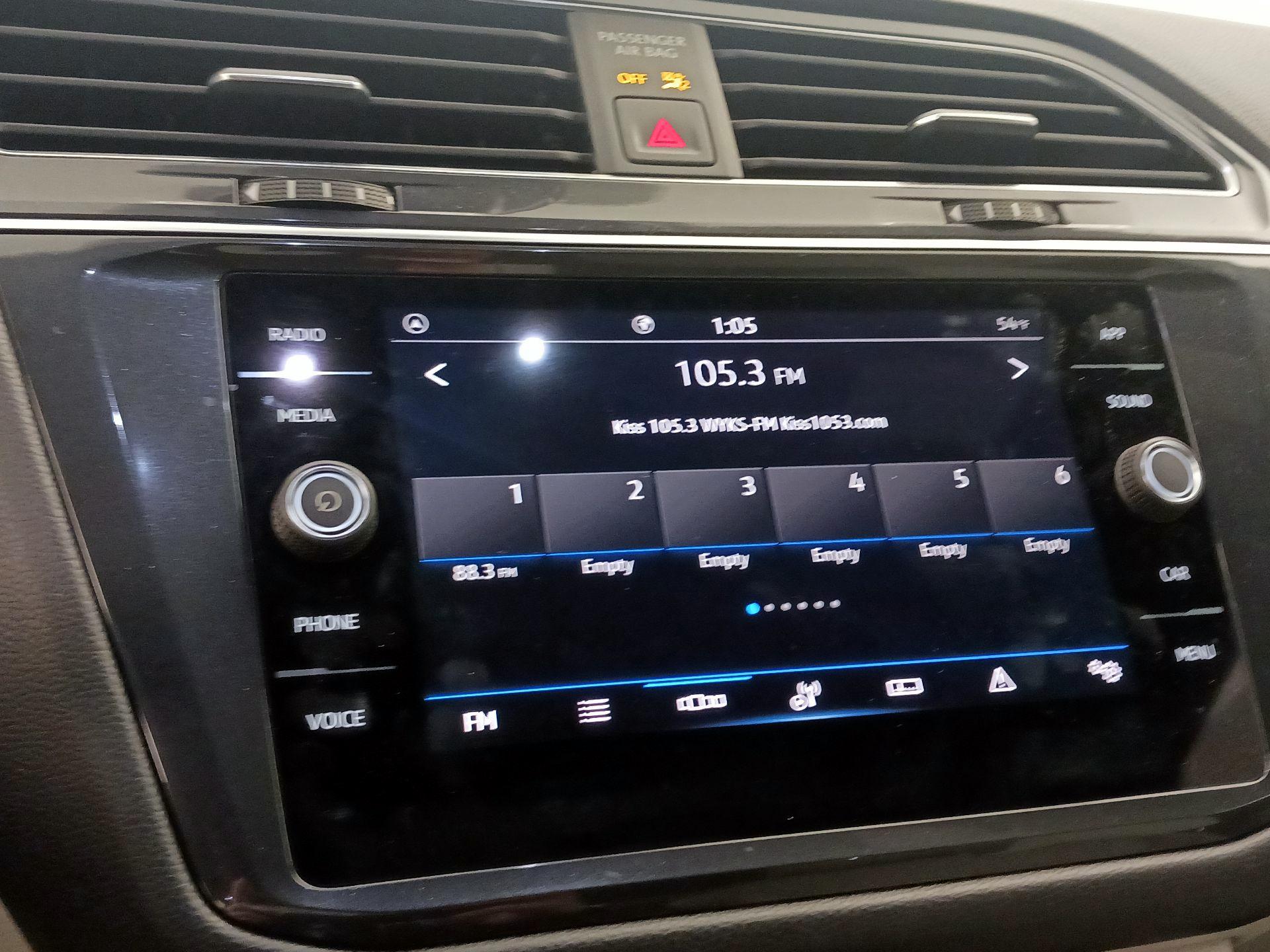 Thumbnail: 2023 Volkswagen Tiguan - 15