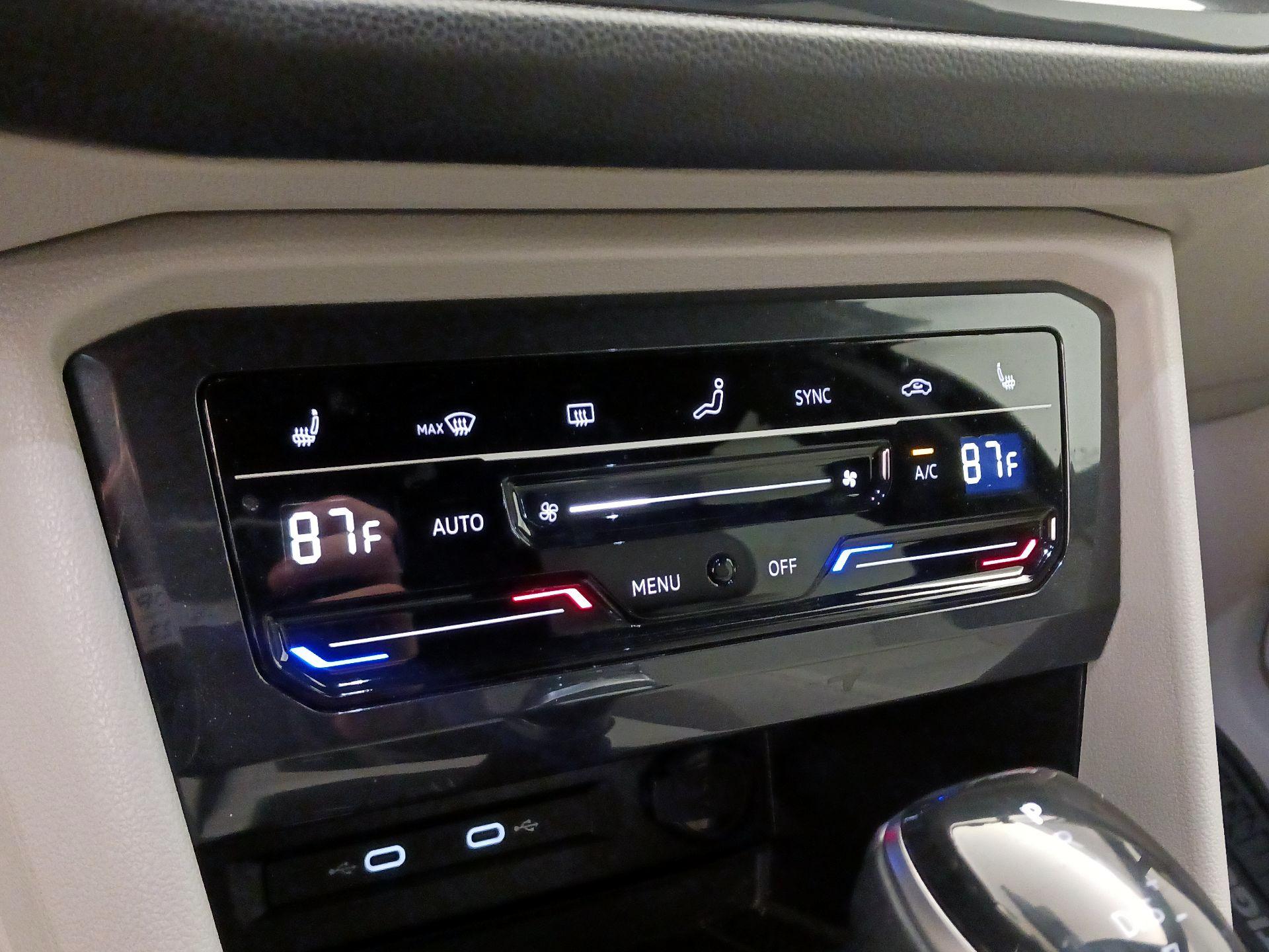 Thumbnail: 2023 Volkswagen Tiguan - 16