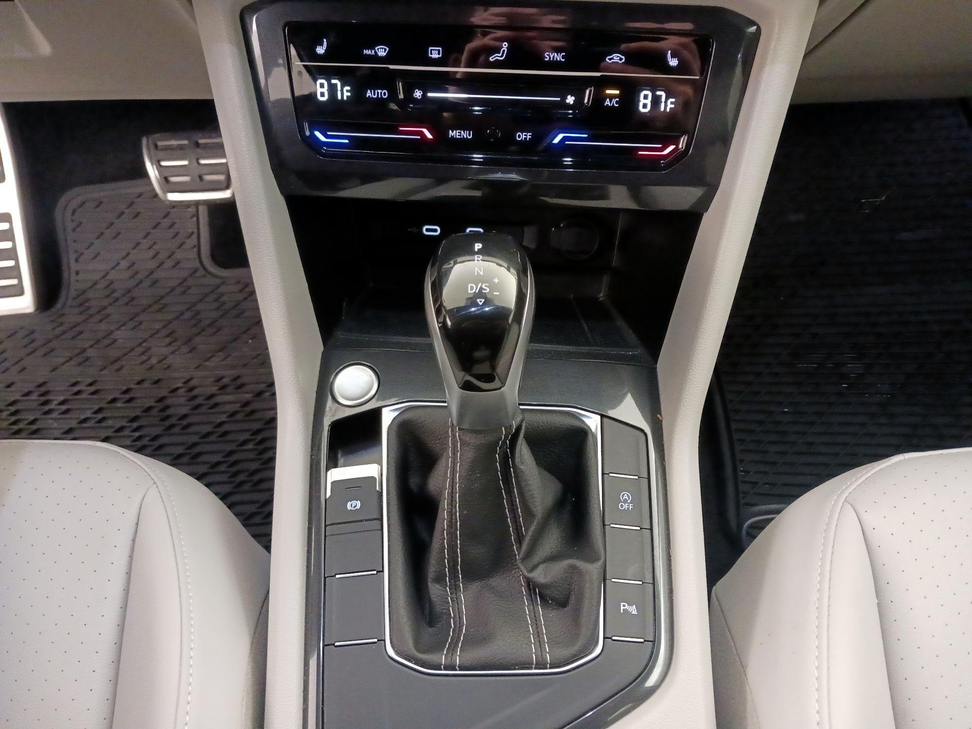 Thumbnail: 2023 Volkswagen Tiguan - 17