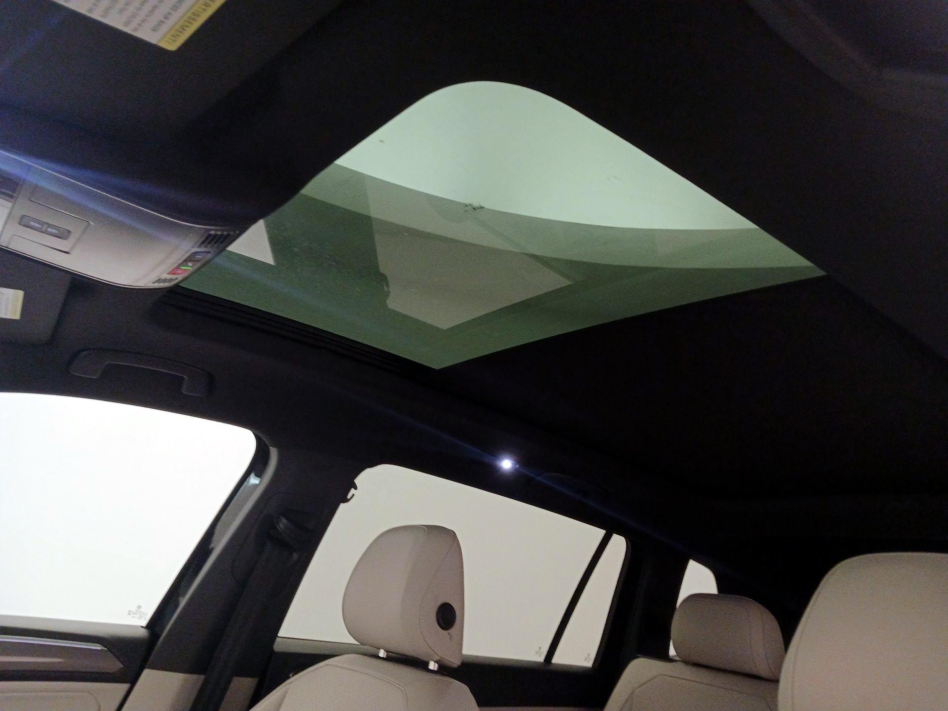 Thumbnail: 2023 Volkswagen Tiguan - 19