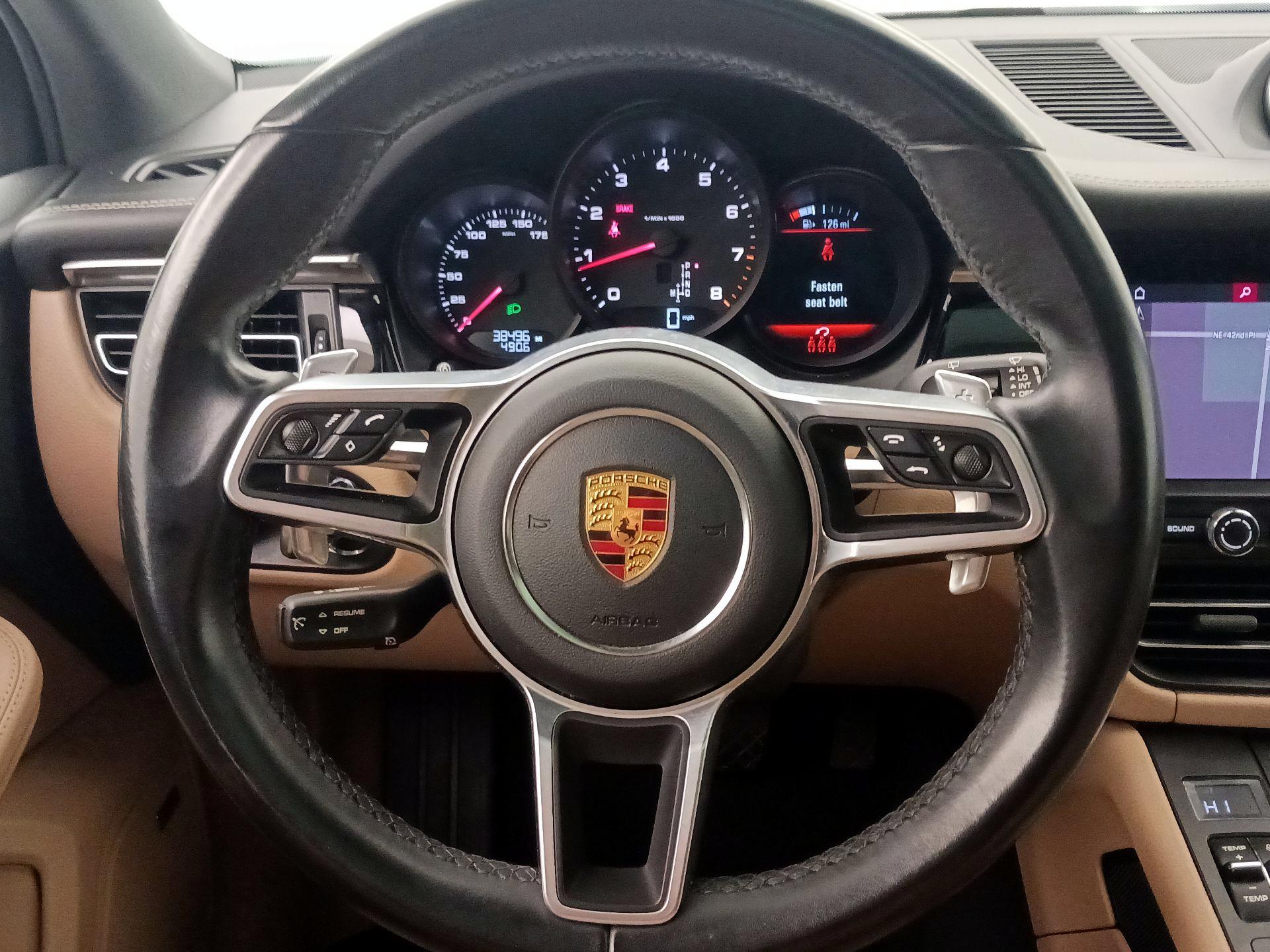 Thumbnail: 2021 Porsche Macan - 10