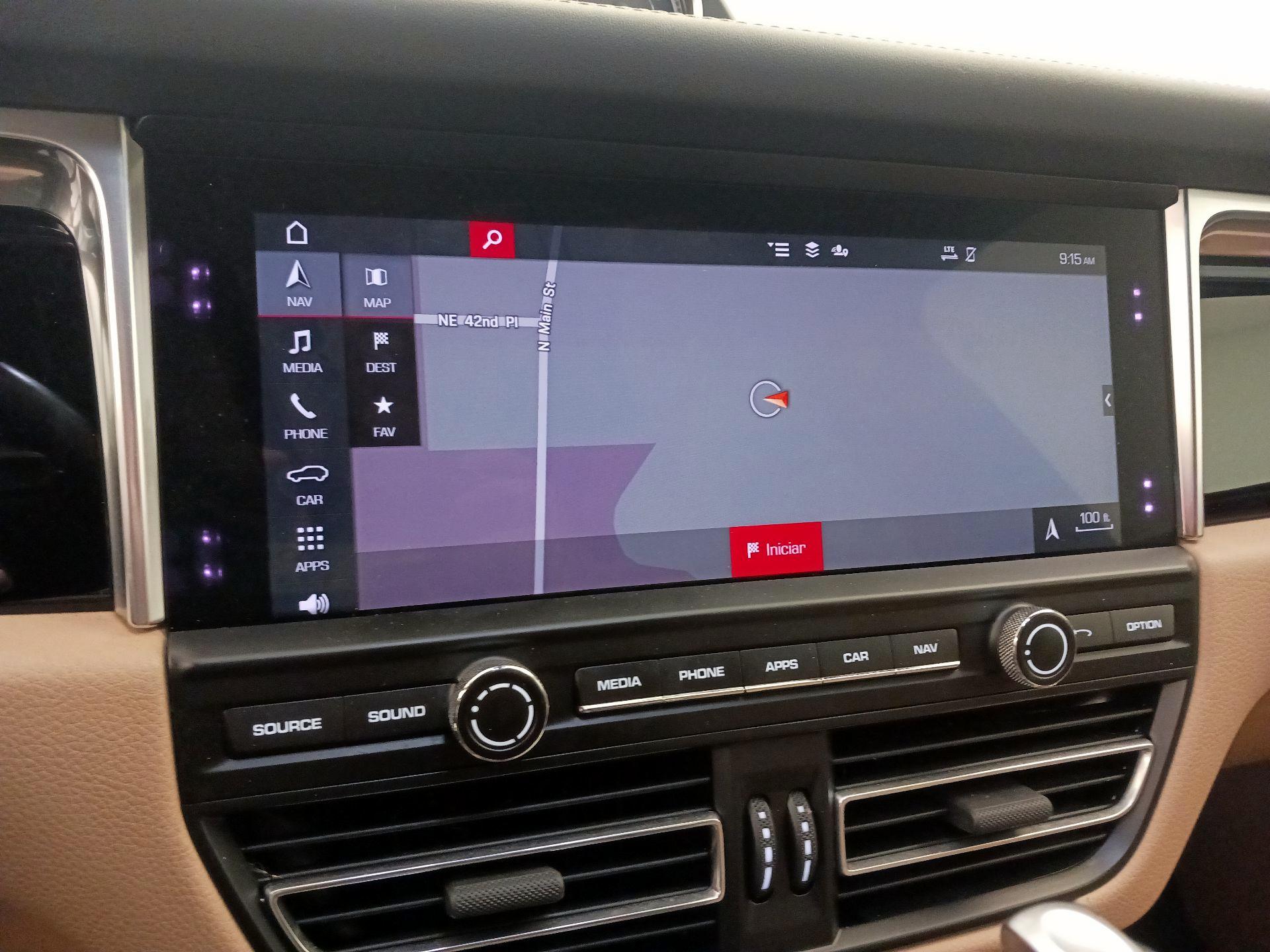 Thumbnail: 2021 Porsche Macan - 14