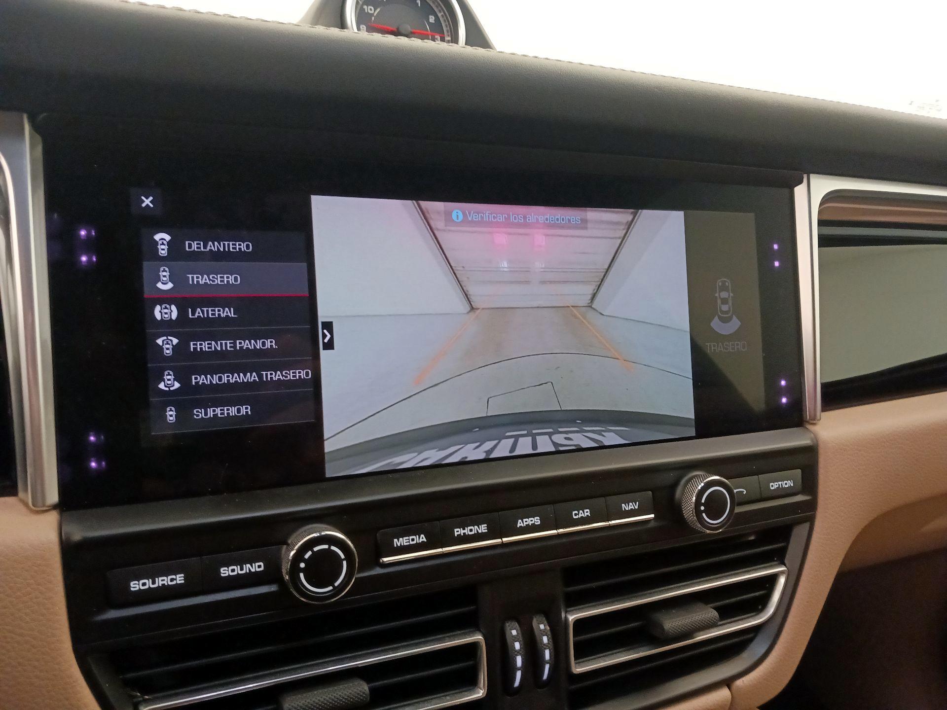 Thumbnail: 2021 Porsche Macan - 15