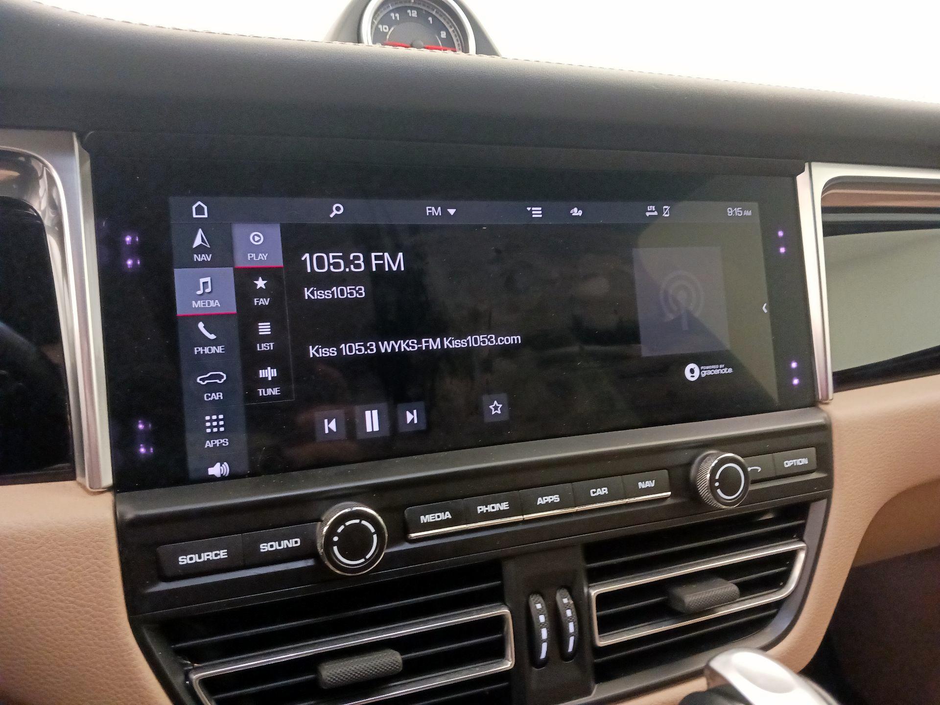 Thumbnail: 2021 Porsche Macan - 16