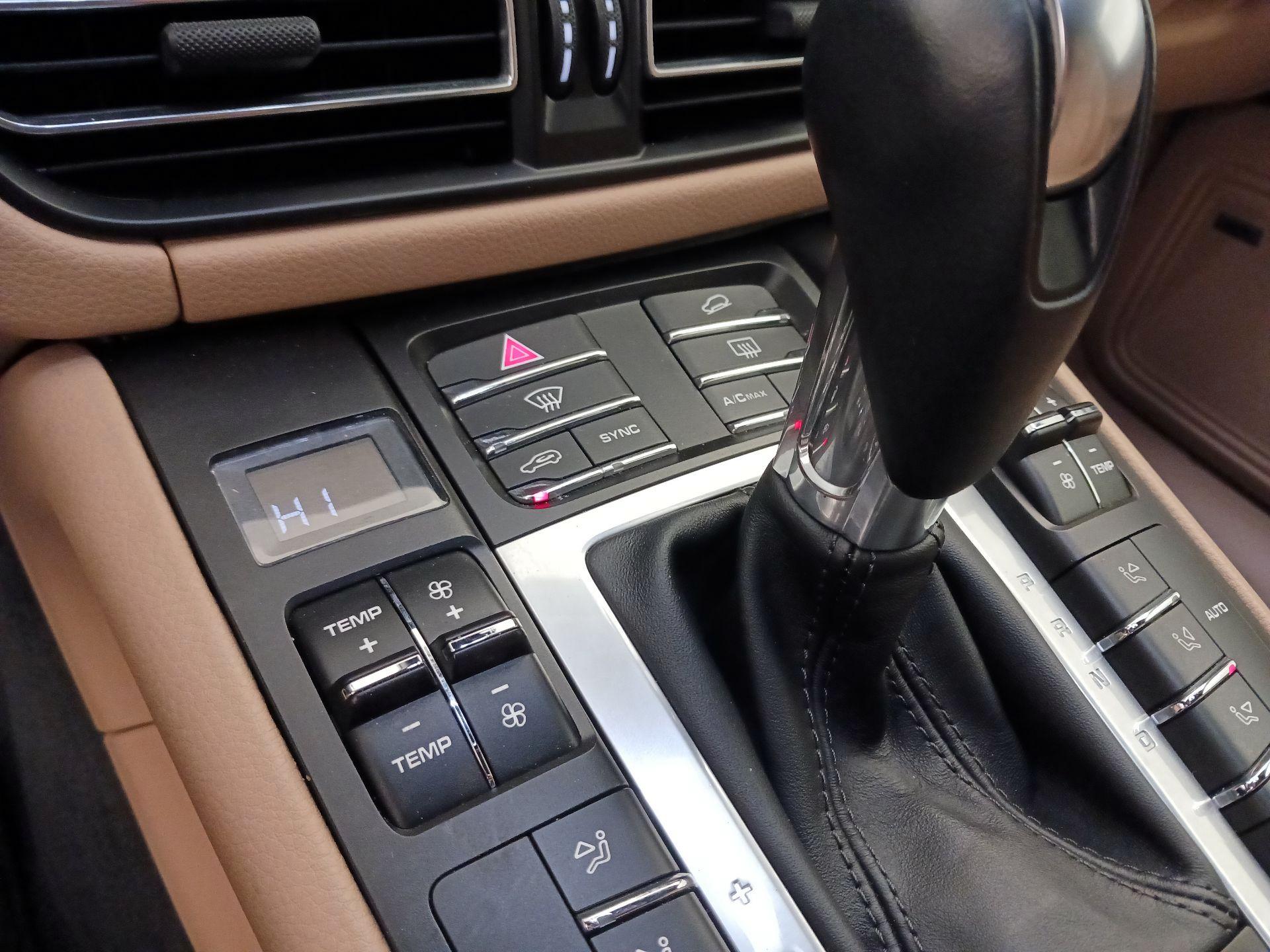 Thumbnail: 2021 Porsche Macan - 17